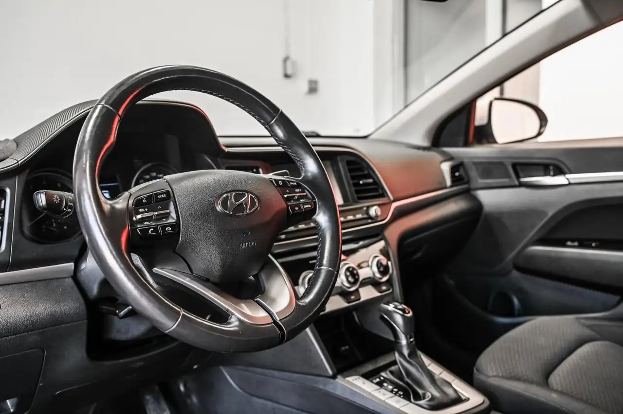 Hyundai ELANTRA снимка Hyundai ELANTRA