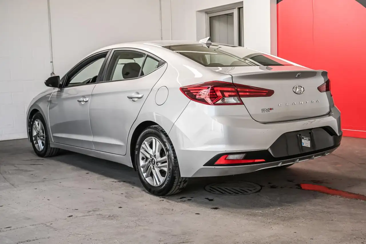 Hyundai ELANTRA снимка Hyundai ELANTRA