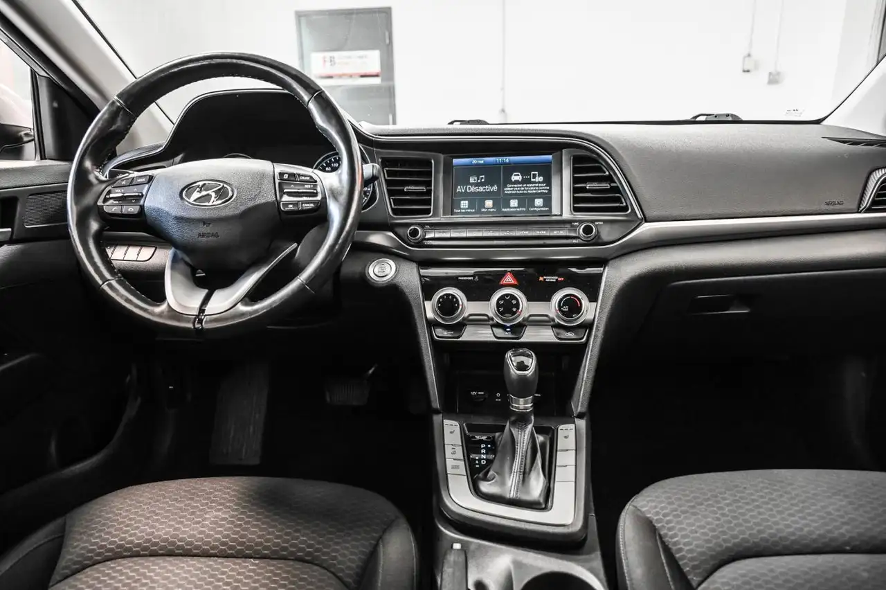 Hyundai ELANTRA снимка Hyundai ELANTRA