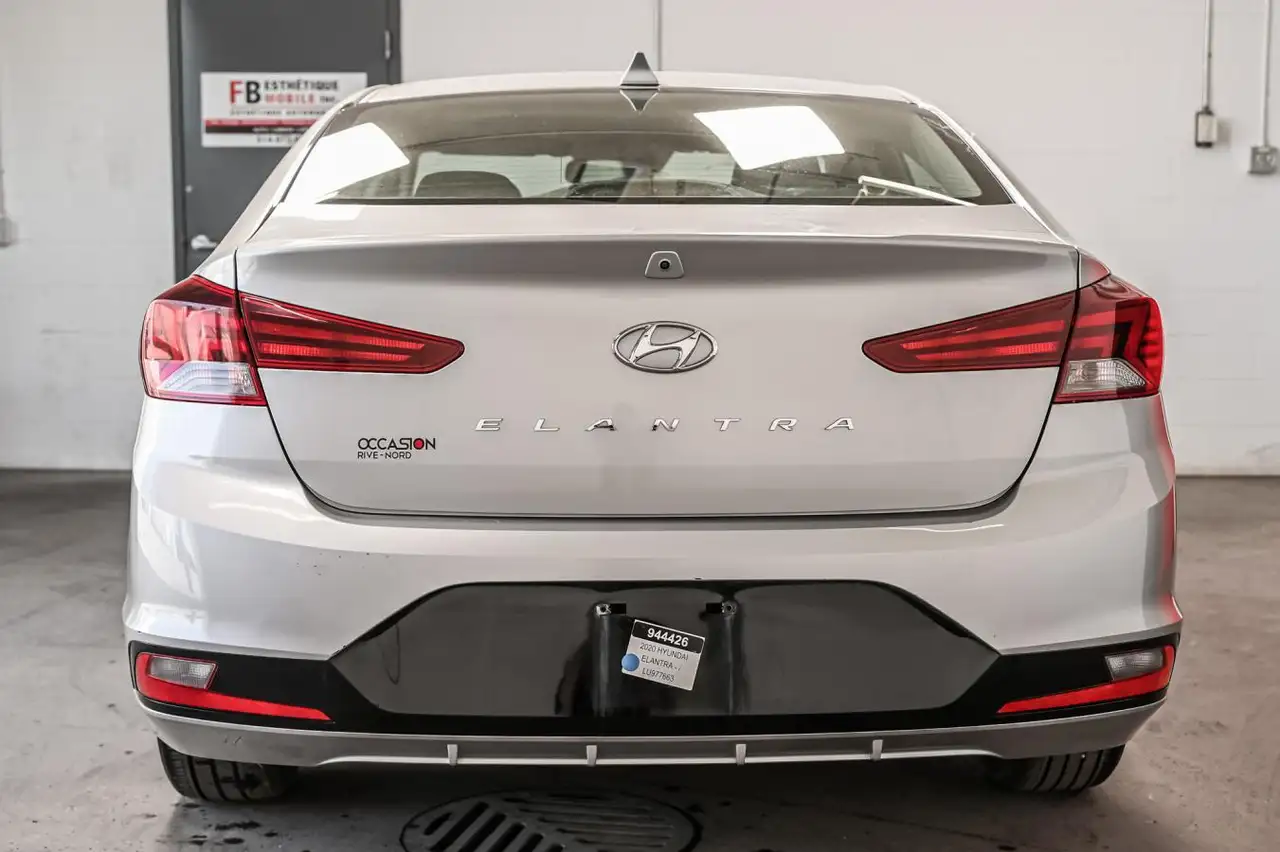 Hyundai ELANTRA снимка Hyundai ELANTRA