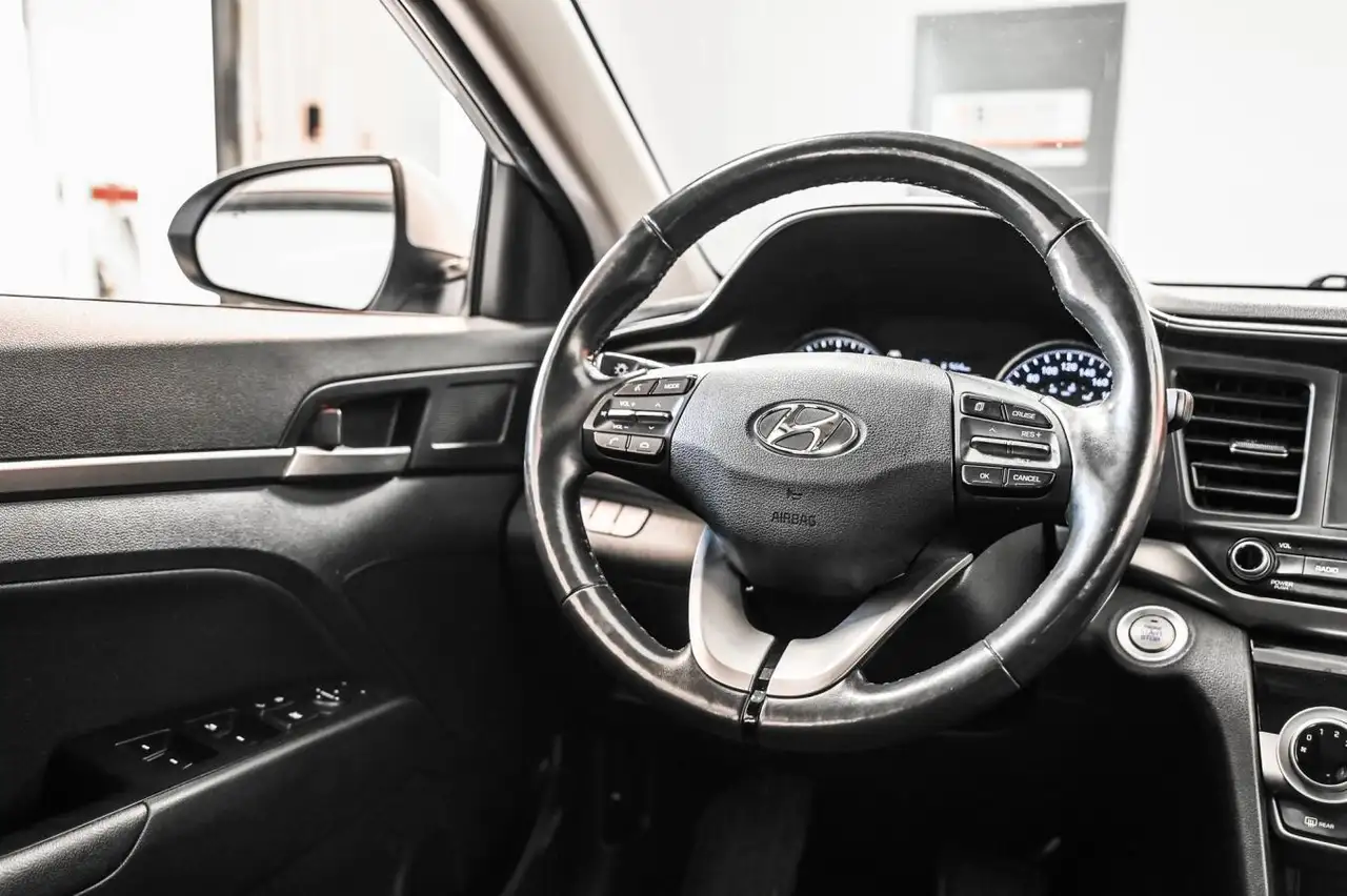 Hyundai ELANTRA снимка Hyundai ELANTRA