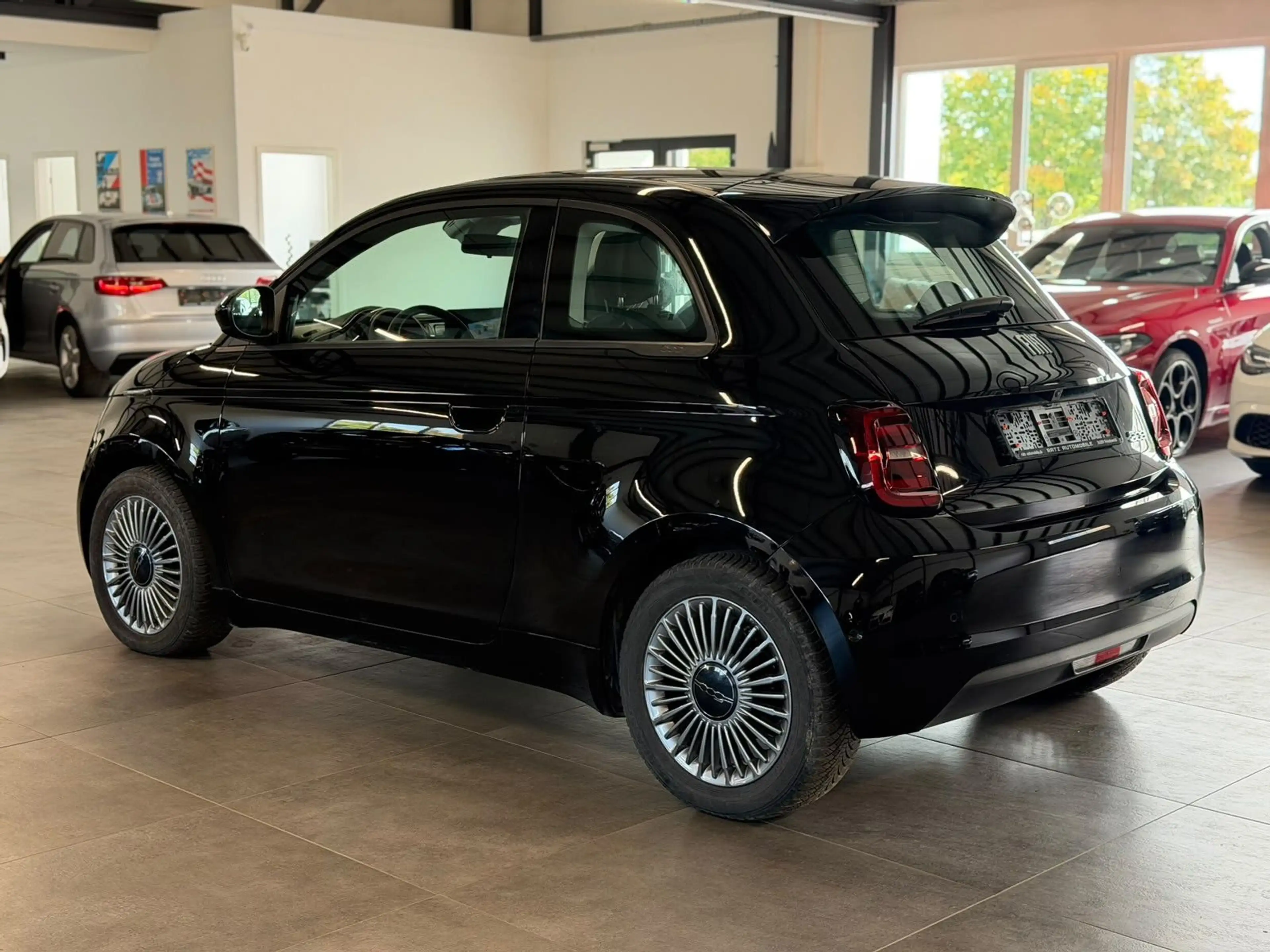 Fiat 500e ICON 11KW KAMERA+KLIMA+TEMP+PDC+SHZ — photo 4