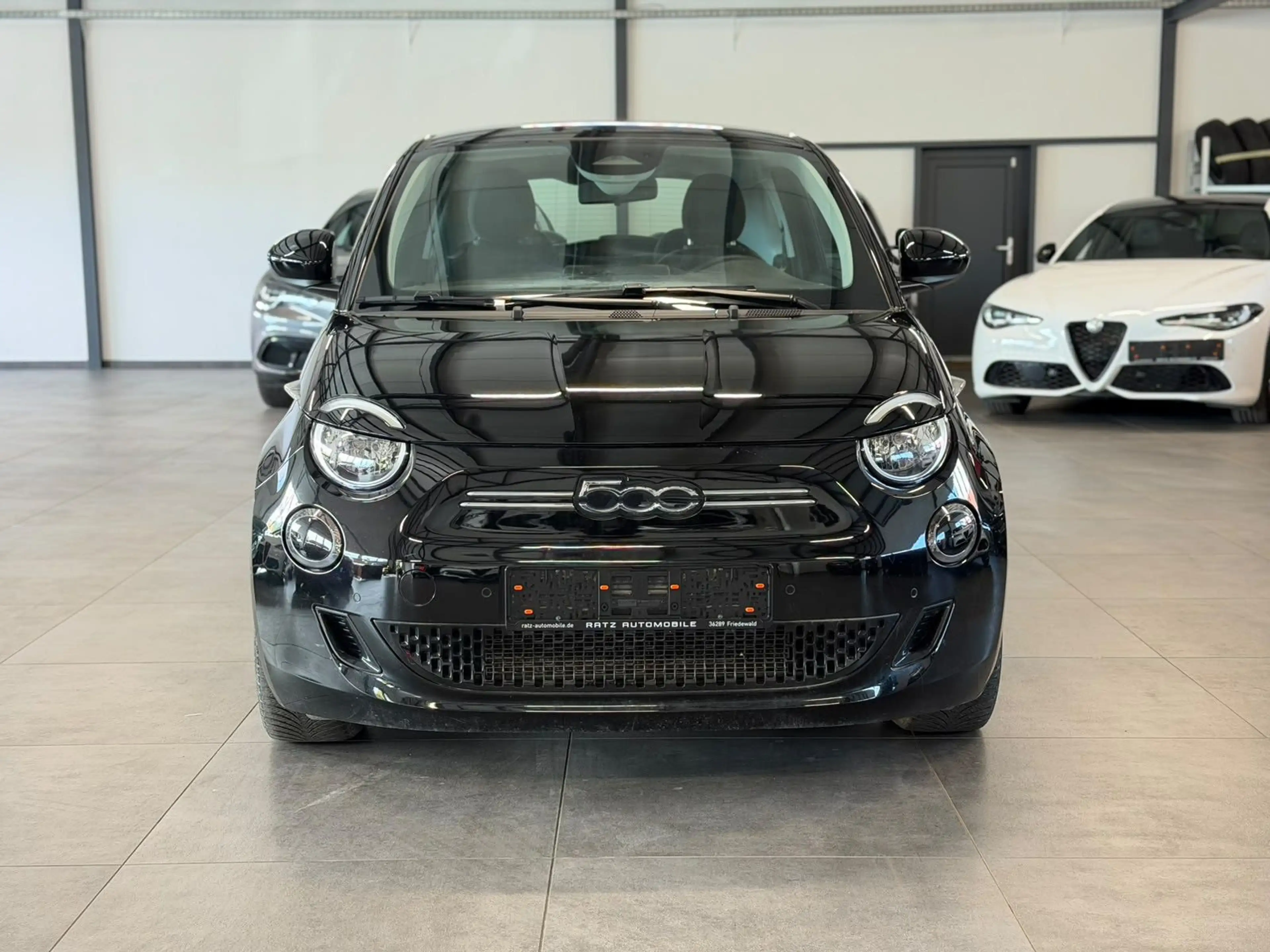 Fiat 500e ICON 11KW KAMERA+KLIMA+TEMP+PDC+SHZ — photo 2