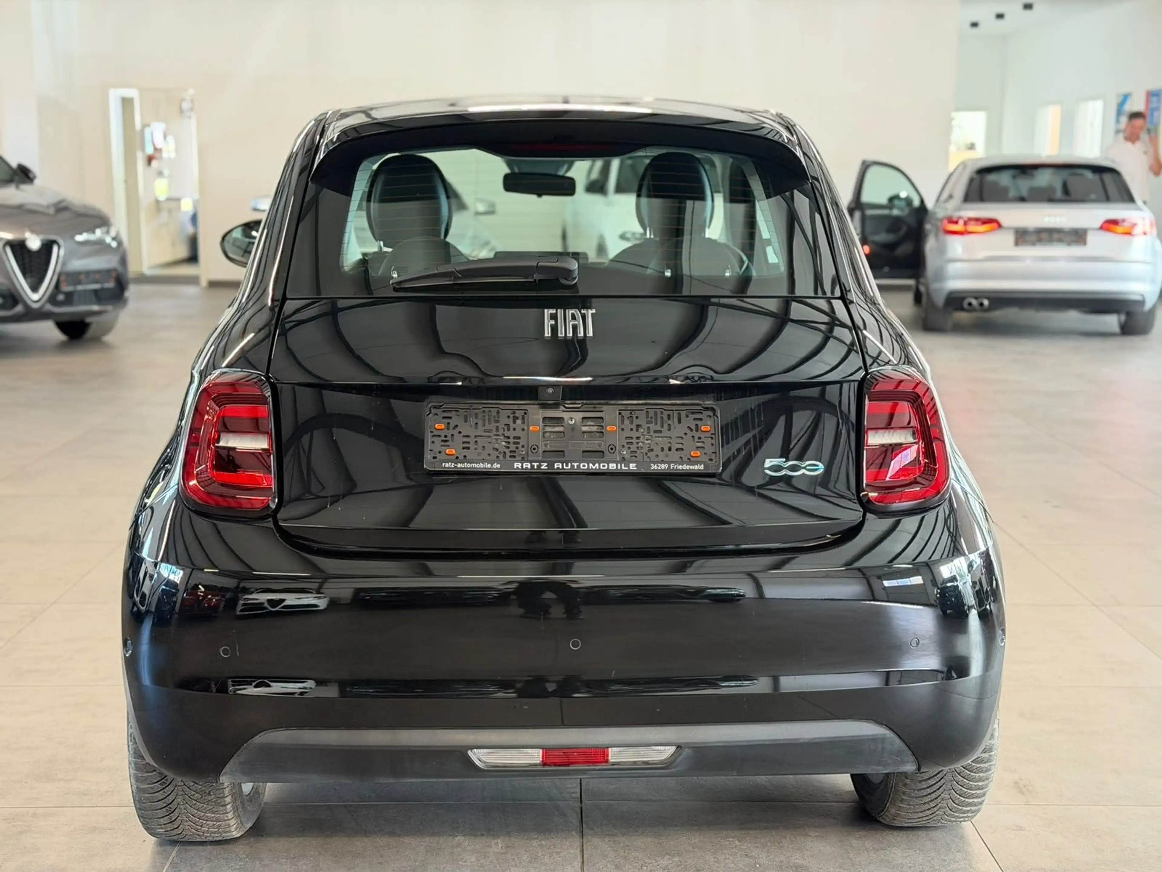 Fiat 500e ICON 11KW KAMERA+KLIMA+TEMP+PDC+SHZ — photo 5