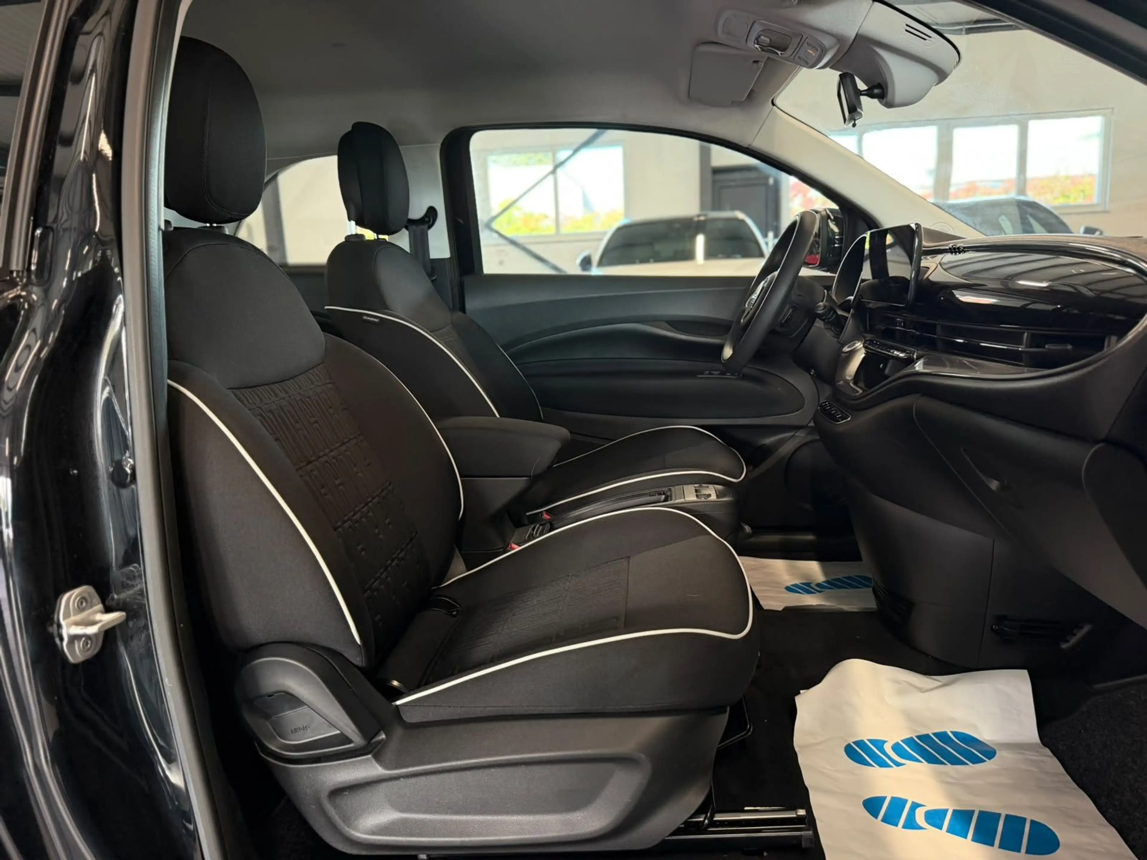 Fiat 500e ICON 11KW KAMERA+KLIMA+TEMP+PDC+SHZ — photo 13
