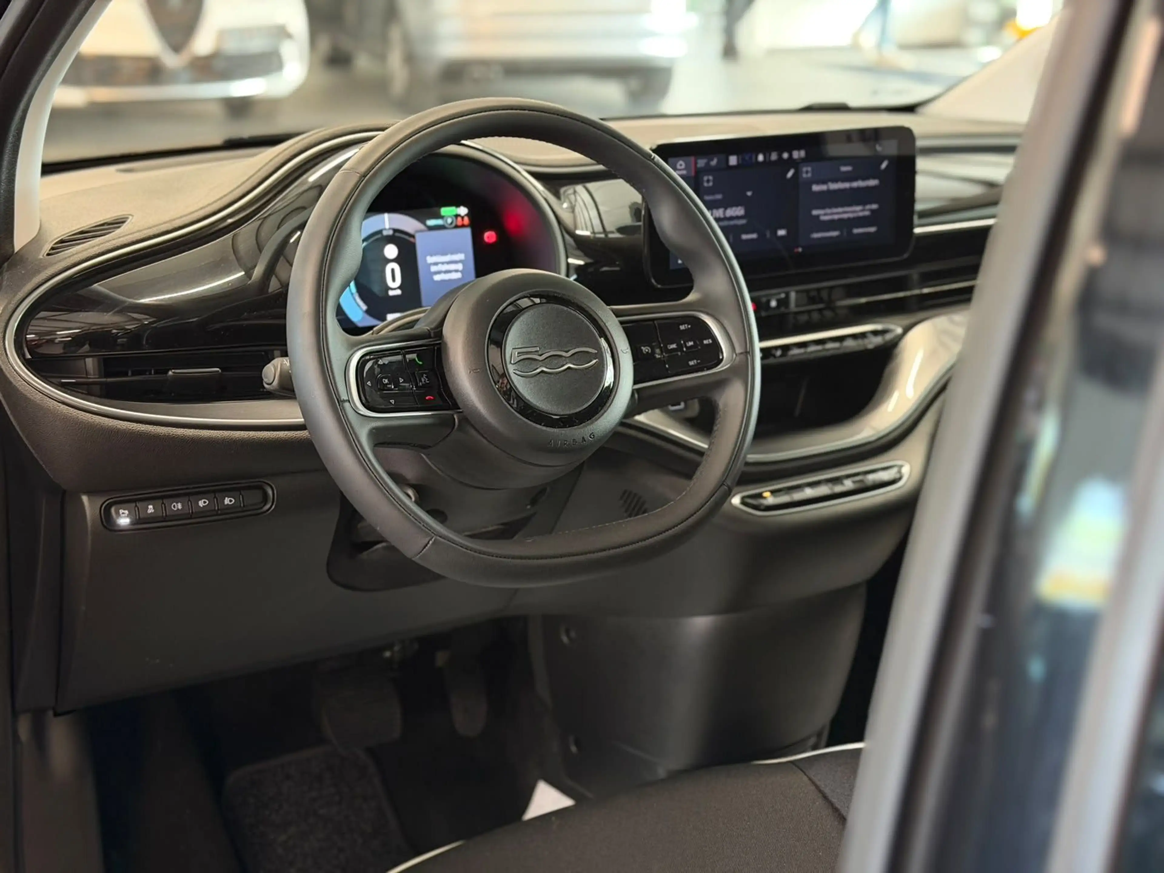 Fiat 500e ICON 11KW KAMERA+KLIMA+TEMP+PDC+SHZ — photo 10