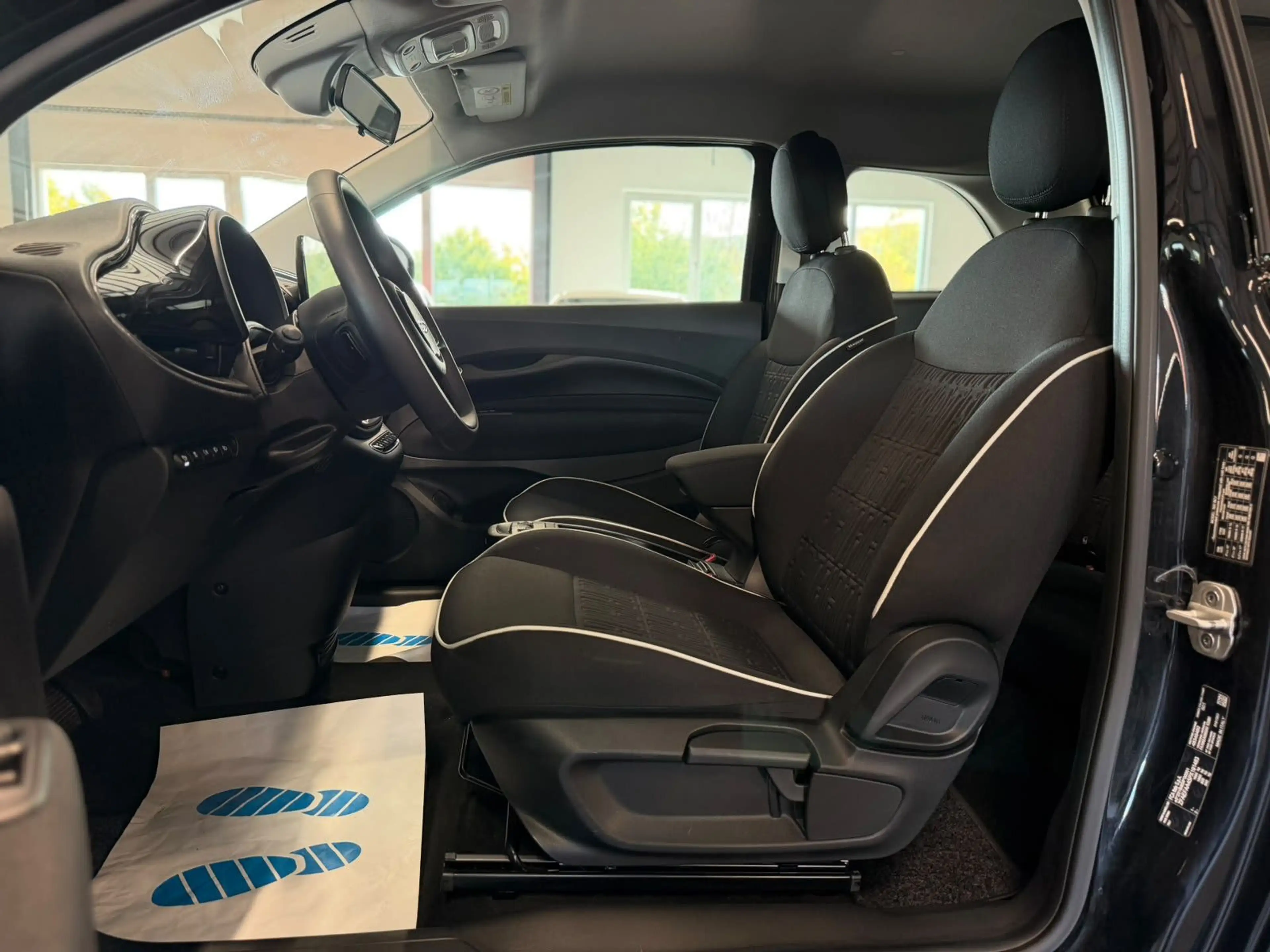Fiat 500e ICON 11KW KAMERA+KLIMA+TEMP+PDC+SHZ — photo 9