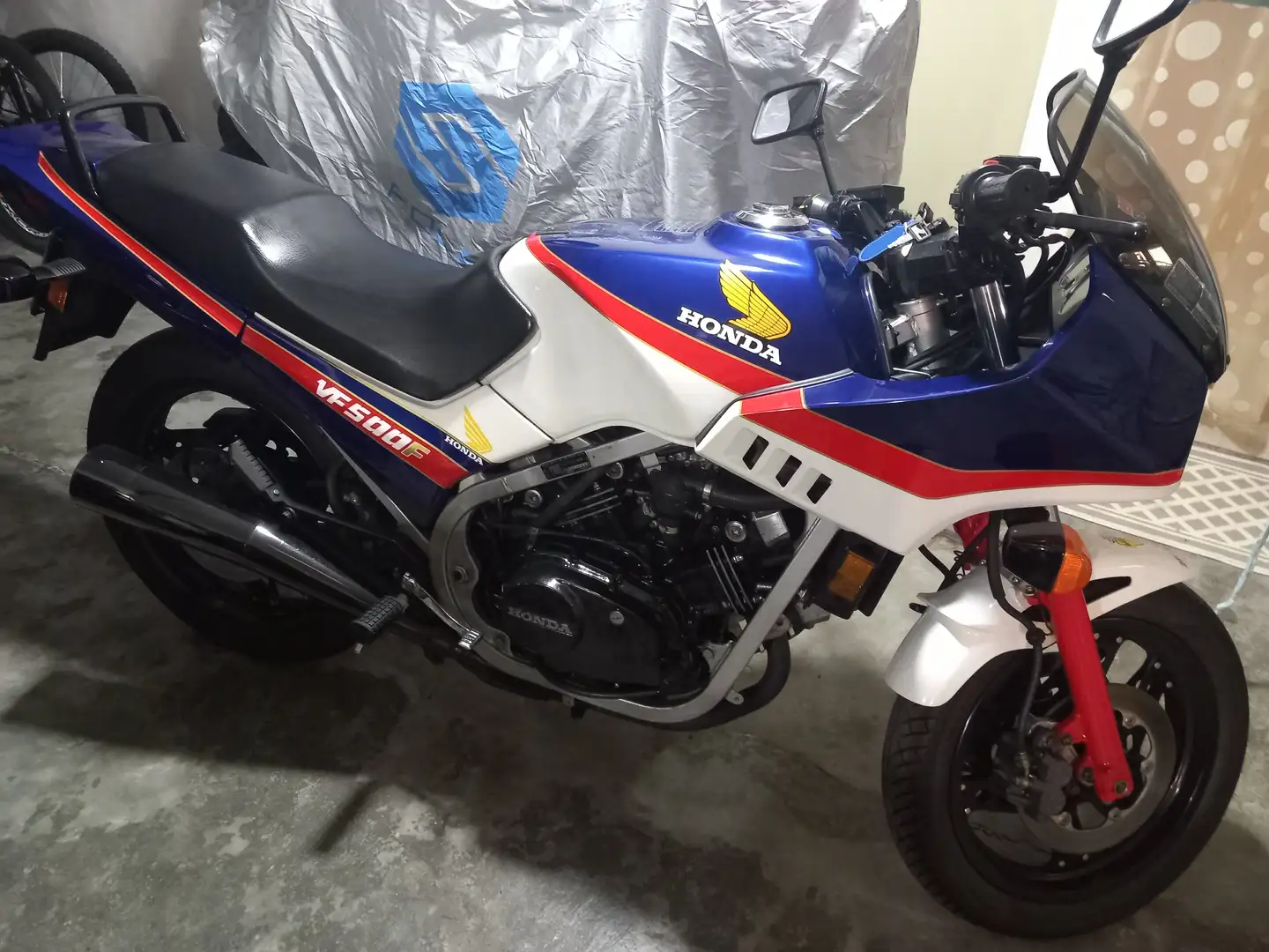 Honda VF 500 Bleu - 1