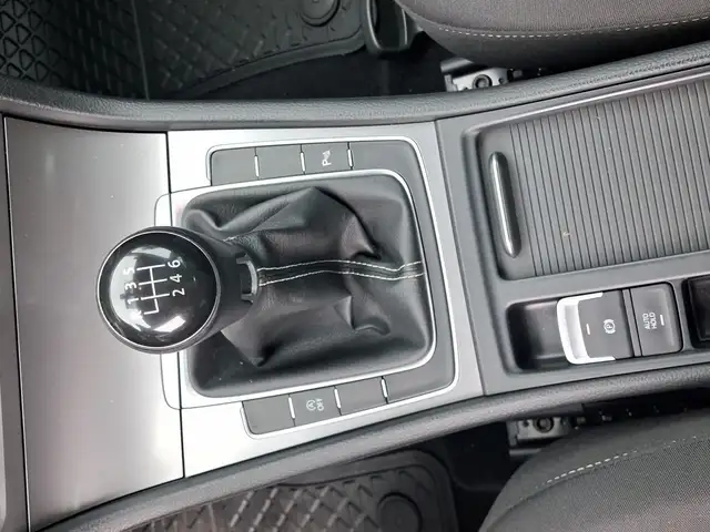 Volkswagen Golf view 11