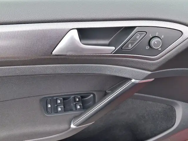 Volkswagen Golf view 8