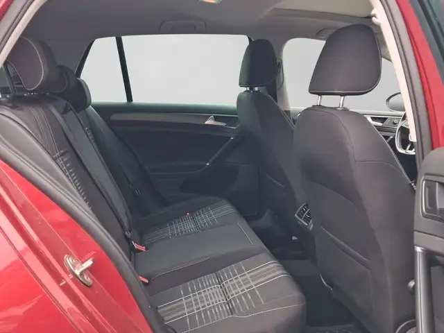 Volkswagen Golf view 6