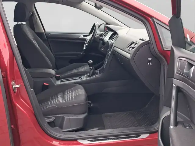 Volkswagen Golf view 4