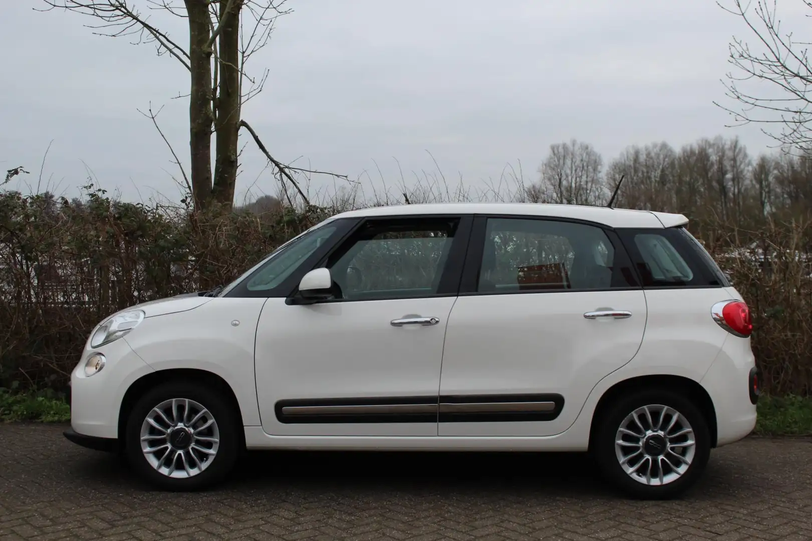 Fiat 500L 0.9 TwinAir Lounge *PANO *NAVI *CRUISE Wit - 2