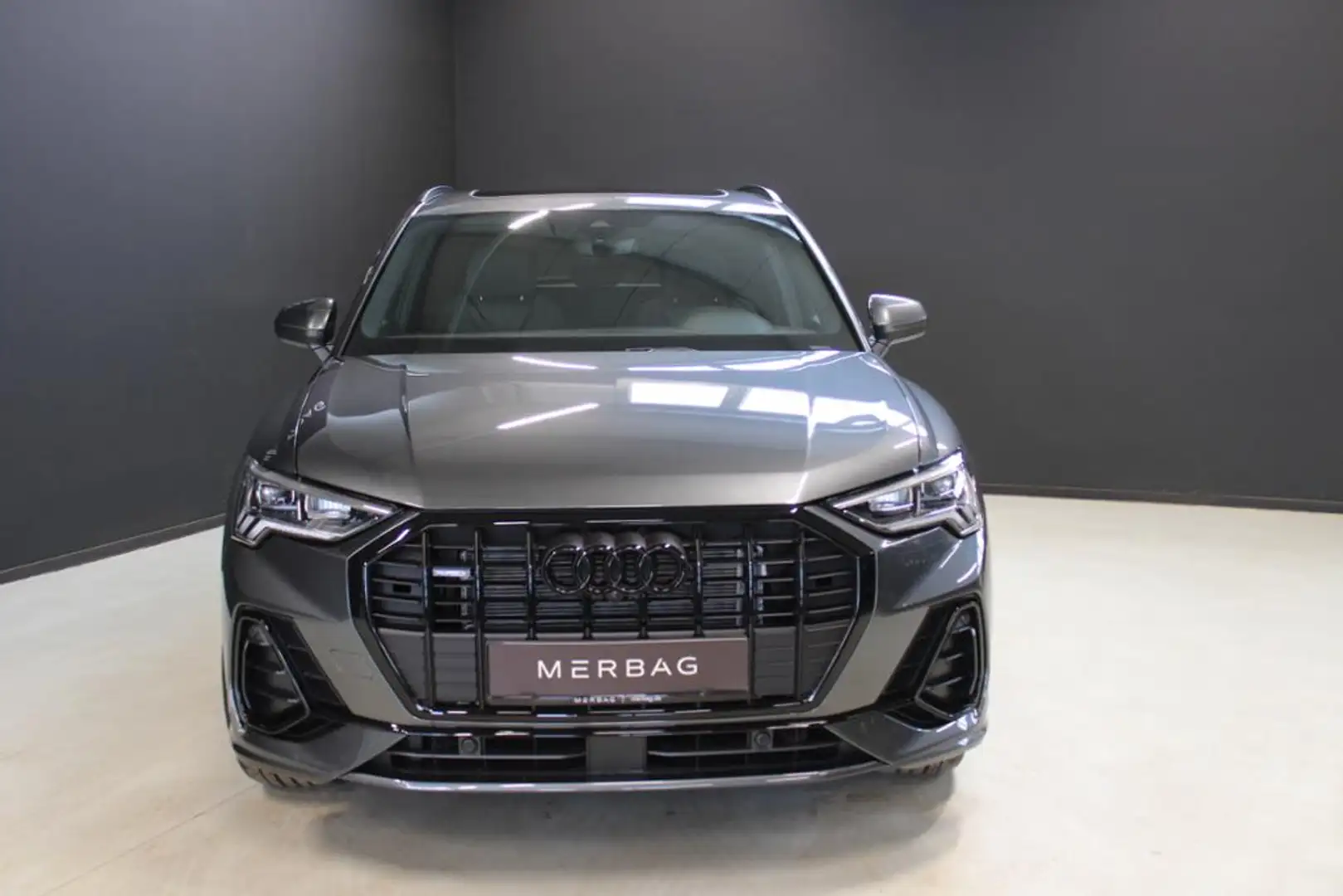 Audi Q3 40 2.0 TDI *quattro S Line Pano AHK Kam LED Grau - 2