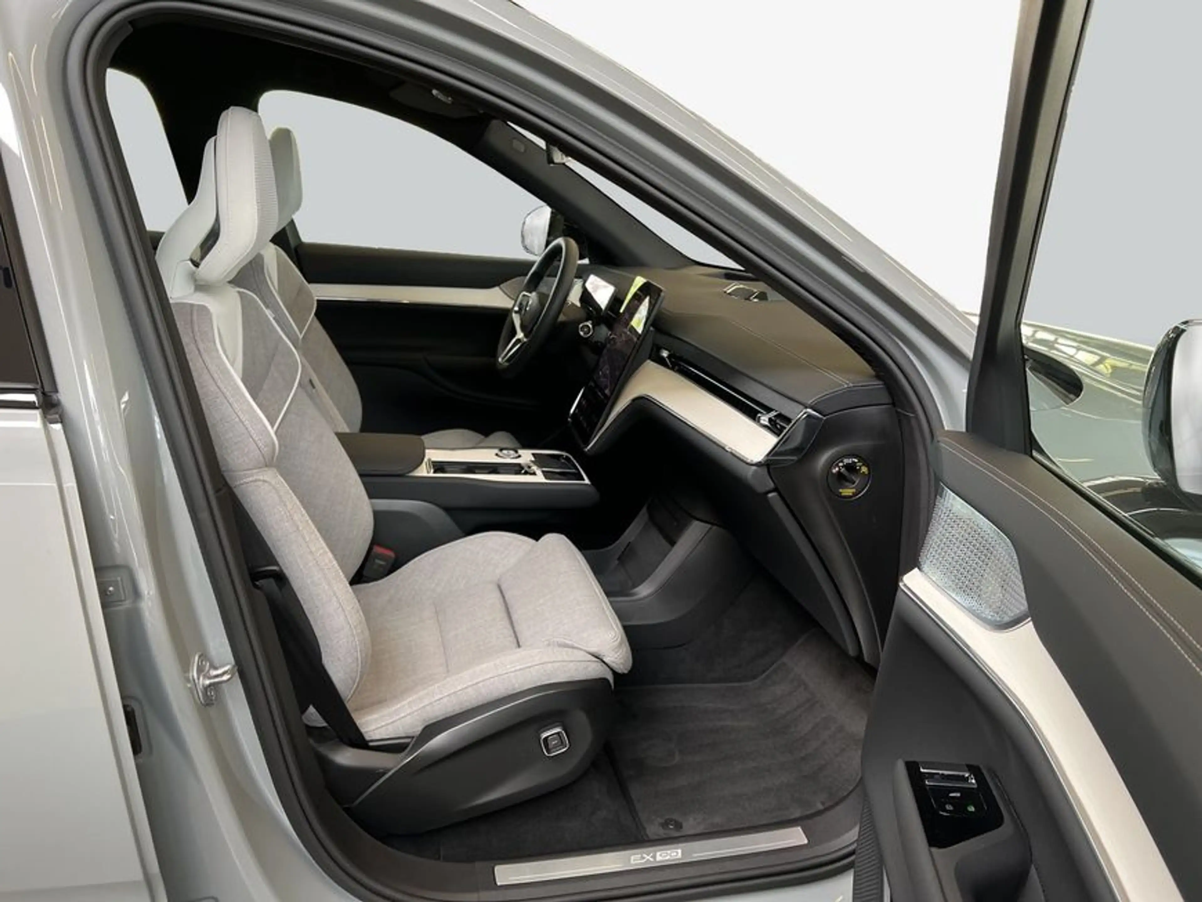 Volvo EX90 Twin-Performance AWD Ultra 7S B&W 22'' R330 — photo 13