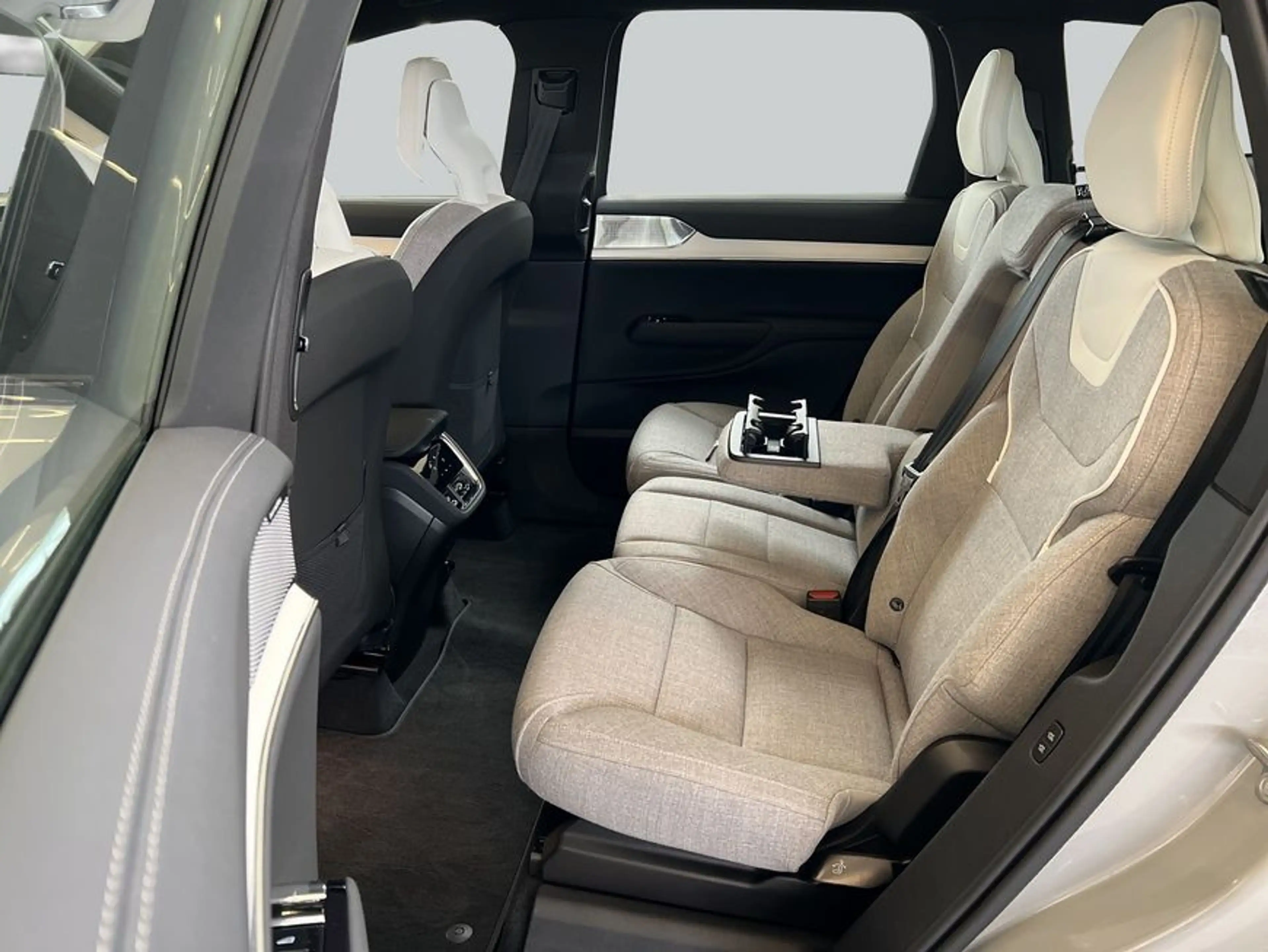 Volvo EX90 Twin-Performance AWD Ultra 7S B&W 22'' R330 — photo 12