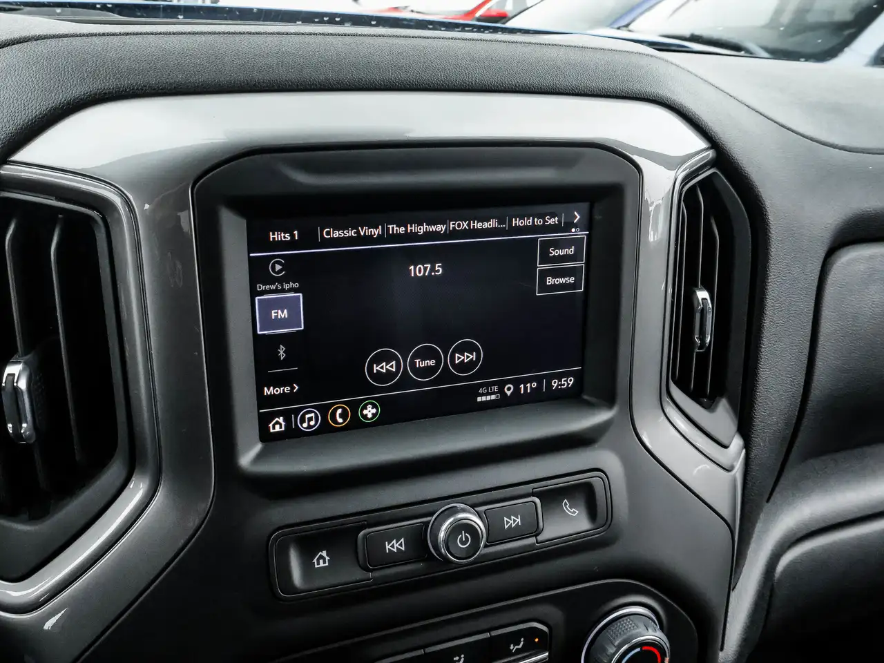 Chevrolet Silverado 1500 снимка Chevrolet Silverado 1500