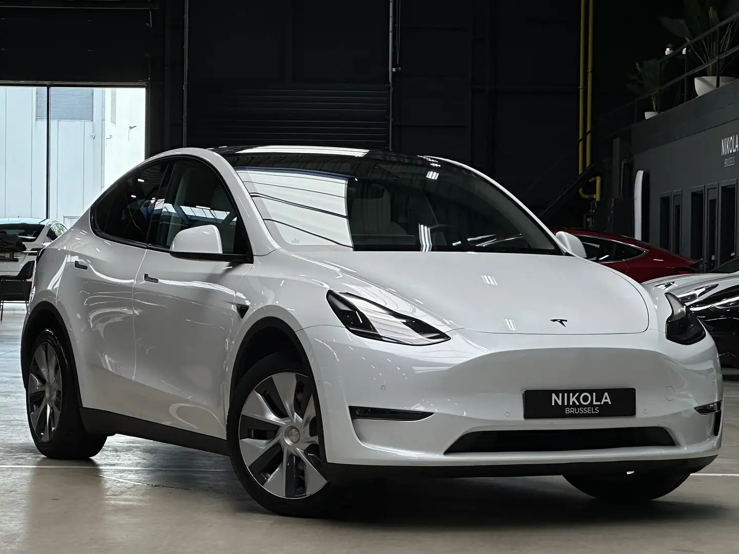 Tesla Model Y LONG RANGE - WINTERPACK - WHITE SEATS Blanco - 1