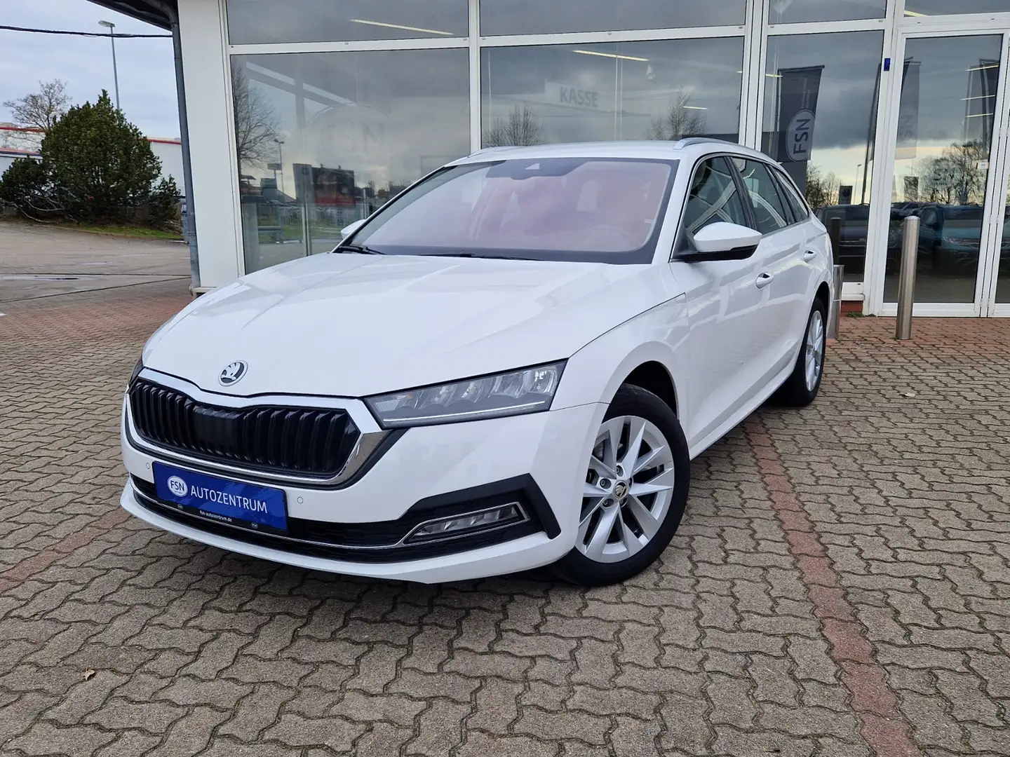 Skoda Octavia Combi 2.0 TDI Style DSG LED AHK NAVI SHZ PDC Bianco - 2