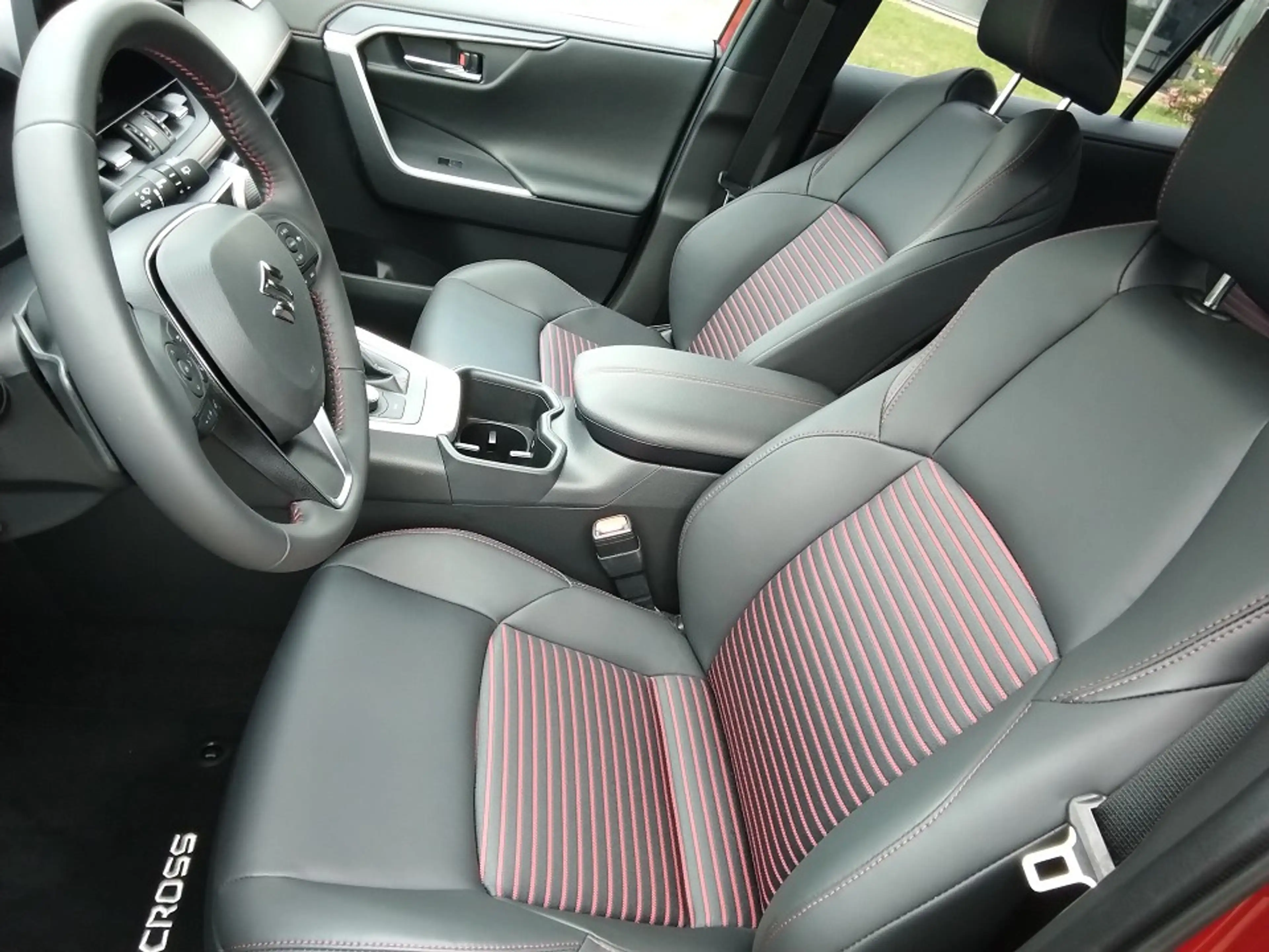 Suzuki Across Plug in Hybrid Comfort+ — photo 15