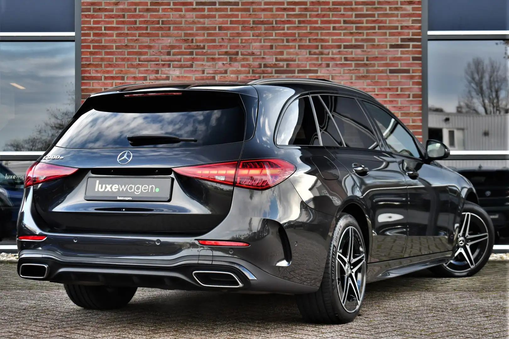 Mercedes-Benz C 300 Estate e AMG Pano 360-camera Night-pakket Grijs - 2