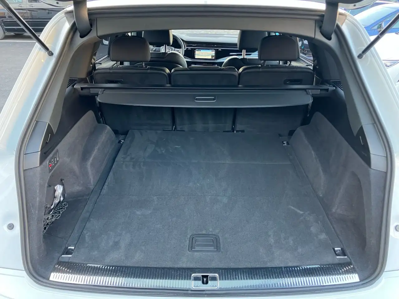 Audi Q7 S-Line 55 TFSI quattro / HD-Matrix-Laser, AHK 16