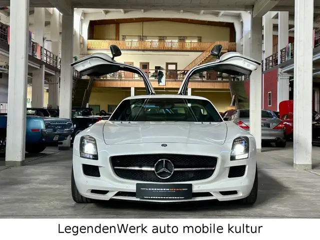 Mercedes-Benz SLS