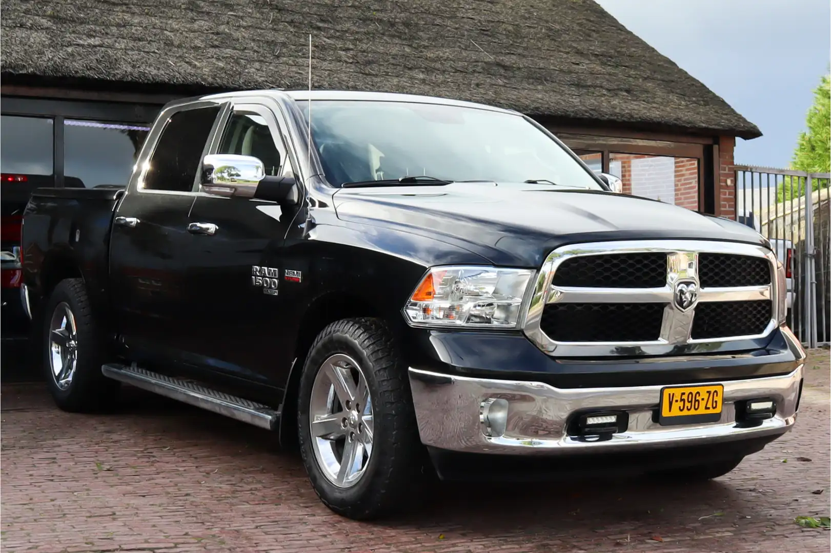Dodge RAM 1500 Classic 5.7 liter | Navigatie | 3500 KG trekh Negro - 2
