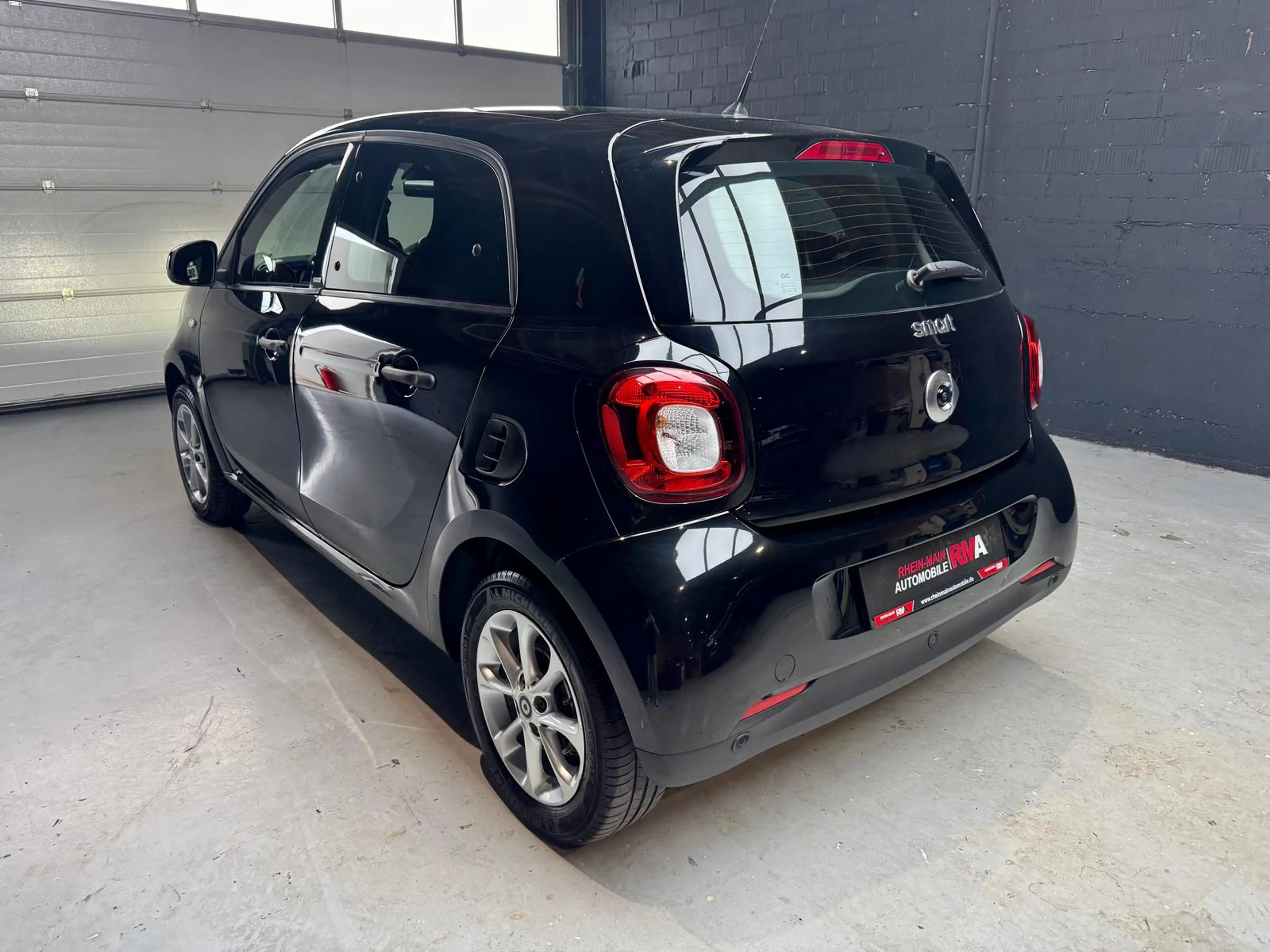 smart forFour 66 kW 0.9 Turbo KAT+PANO+KAMERA+NAVI+ — photo 11