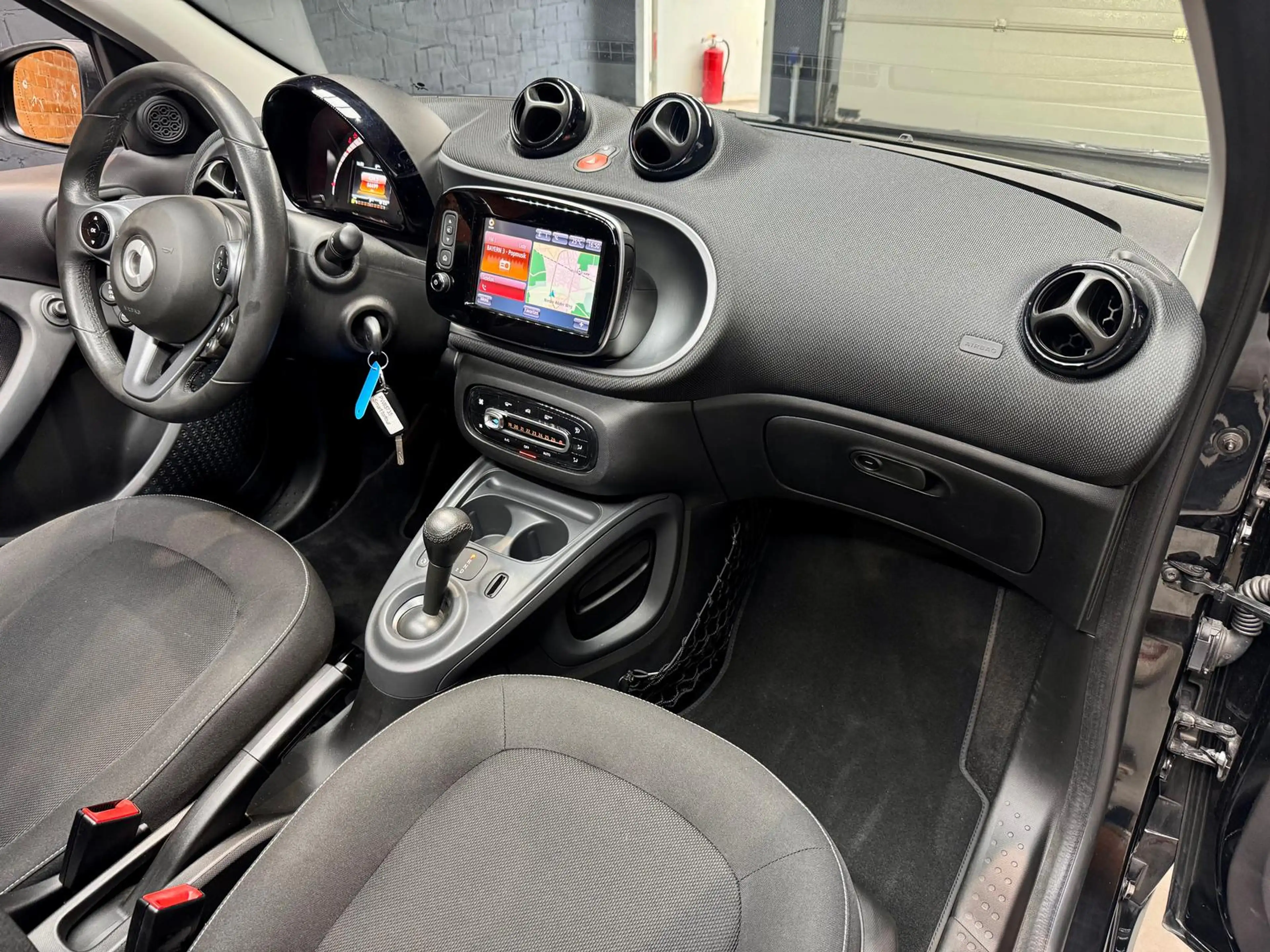 smart forFour 66 kW 0.9 Turbo KAT+PANO+KAMERA+NAVI+ — photo 19