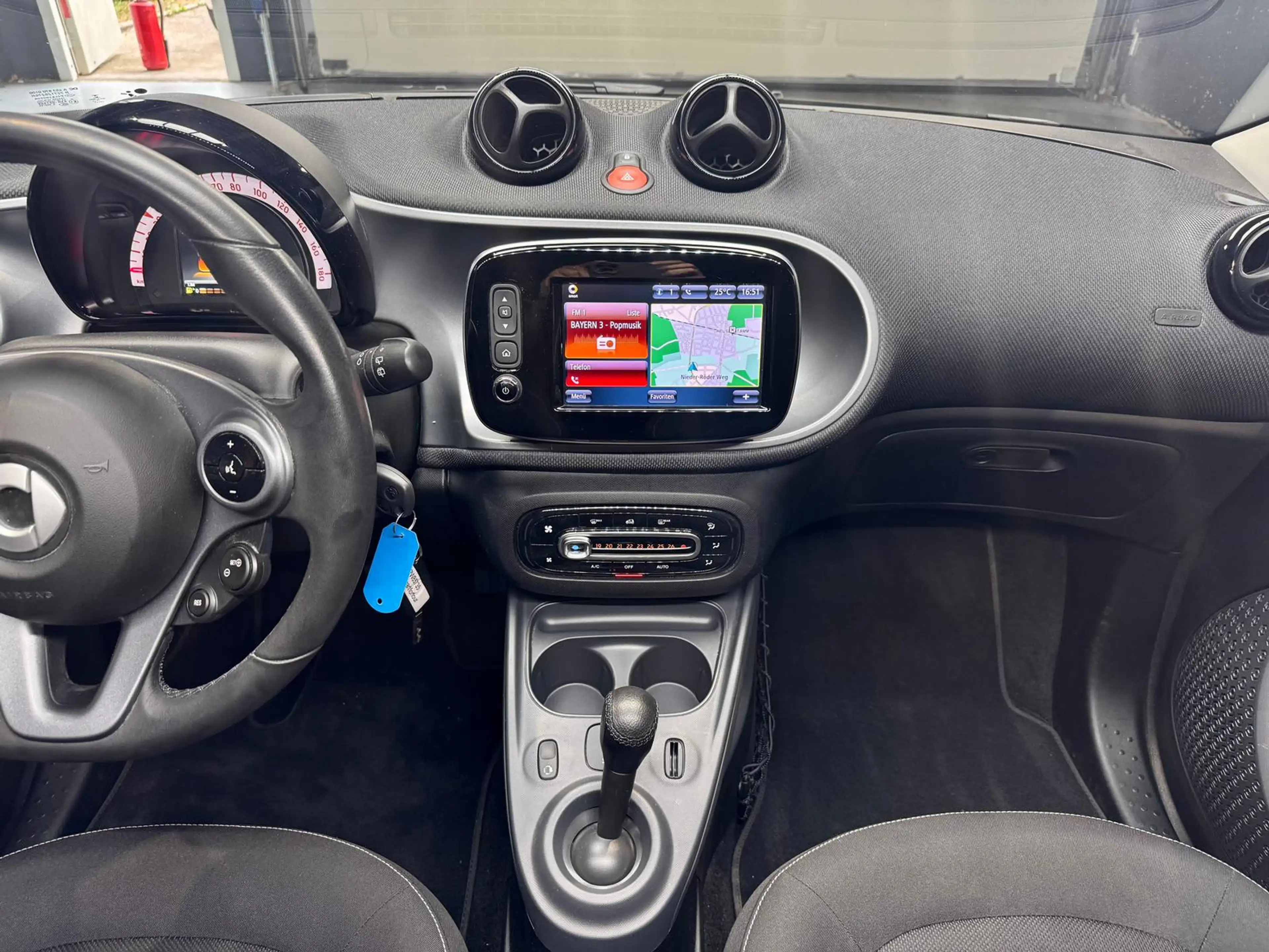 smart forFour 66 kW 0.9 Turbo KAT+PANO+KAMERA+NAVI+ — photo 23