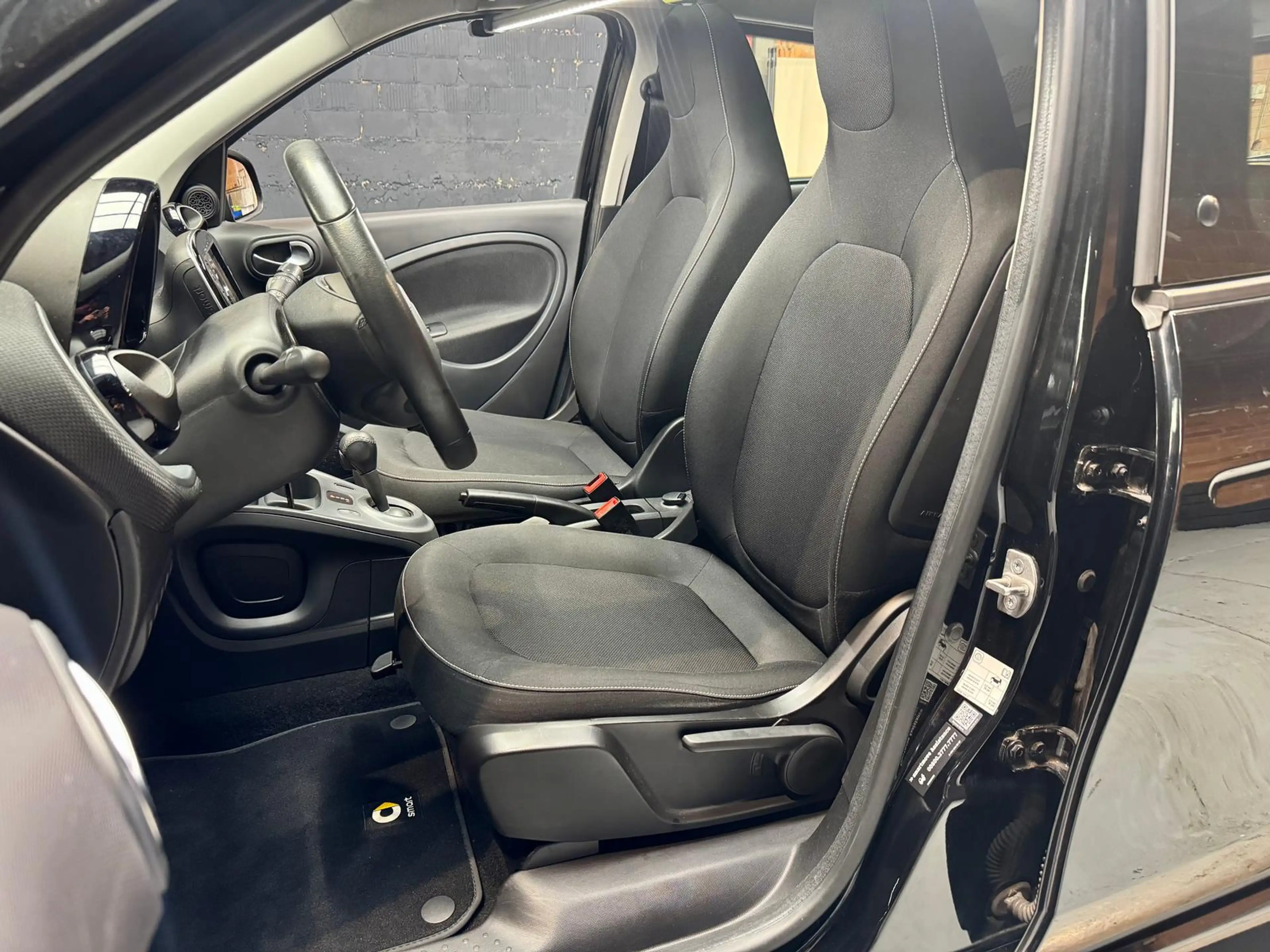 smart forFour 66 kW 0.9 Turbo KAT+PANO+KAMERA+NAVI+ — photo 14