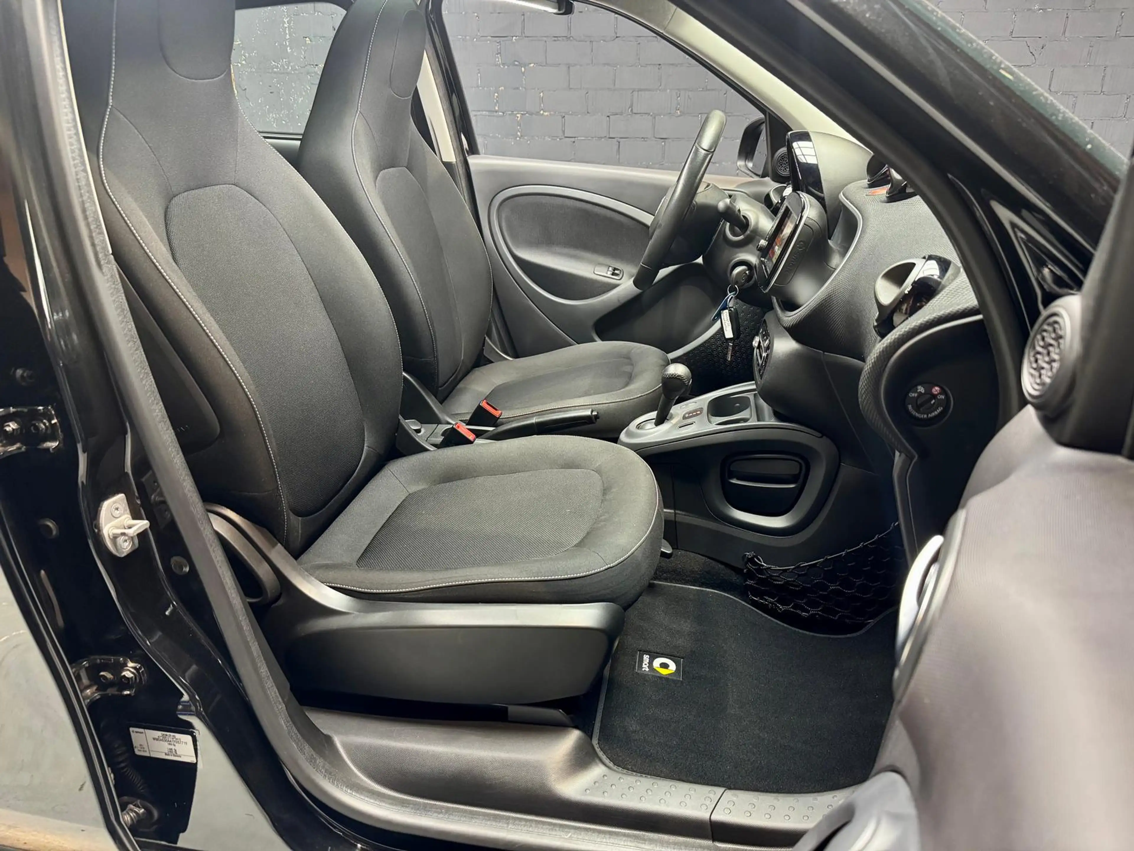 smart forFour 66 kW 0.9 Turbo KAT+PANO+KAMERA+NAVI+ — photo 20