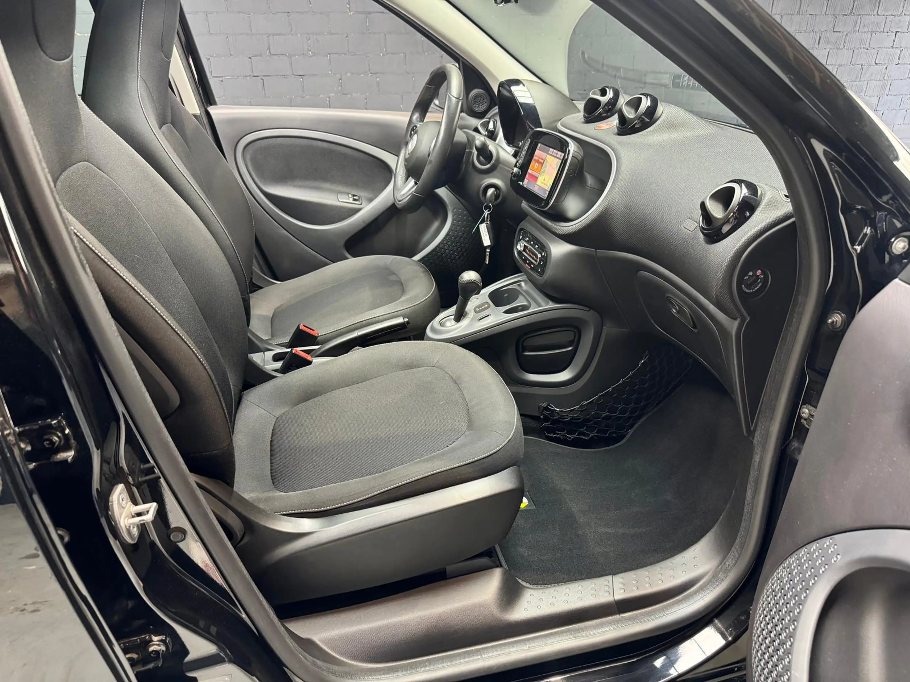 smart forFour 66 kW 0.9 Turbo KAT+PANO+KAMERA+NAVI+ — photo 18
