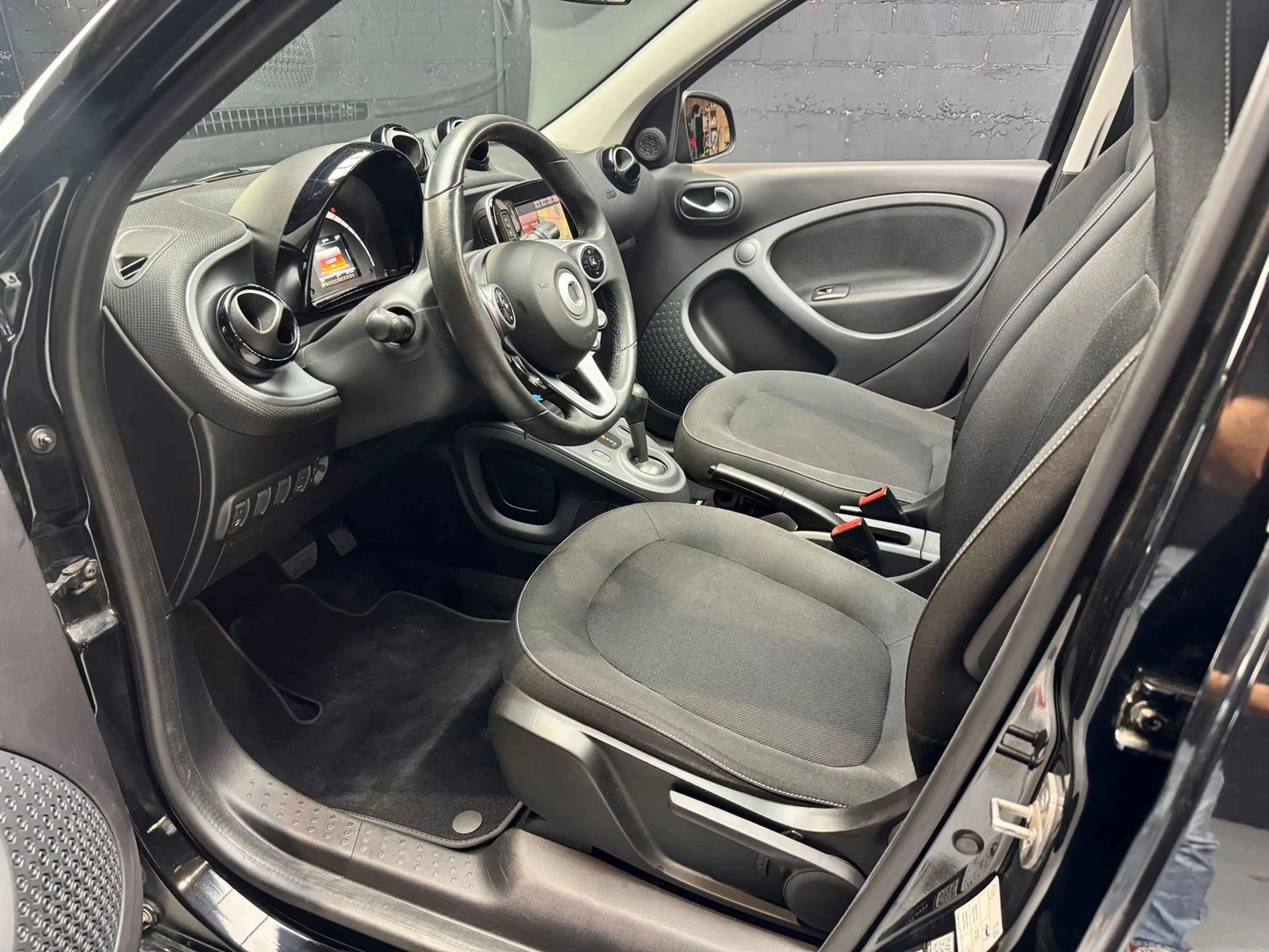 smart forFour 66 kW 0.9 Turbo KAT+PANO+KAMERA+NAVI+ — photo 12