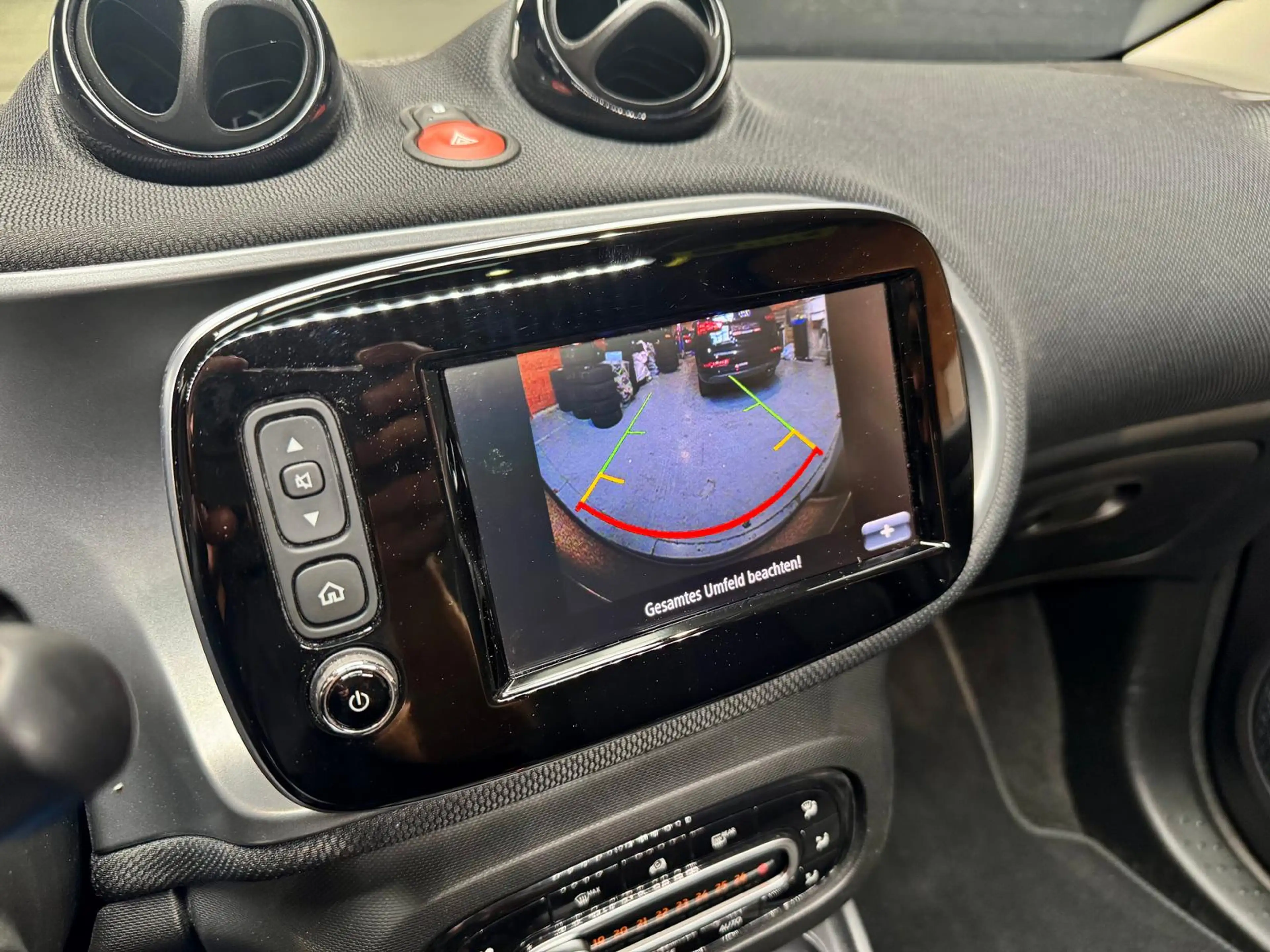 smart forFour 66 kW 0.9 Turbo KAT+PANO+KAMERA+NAVI+ — photo 4