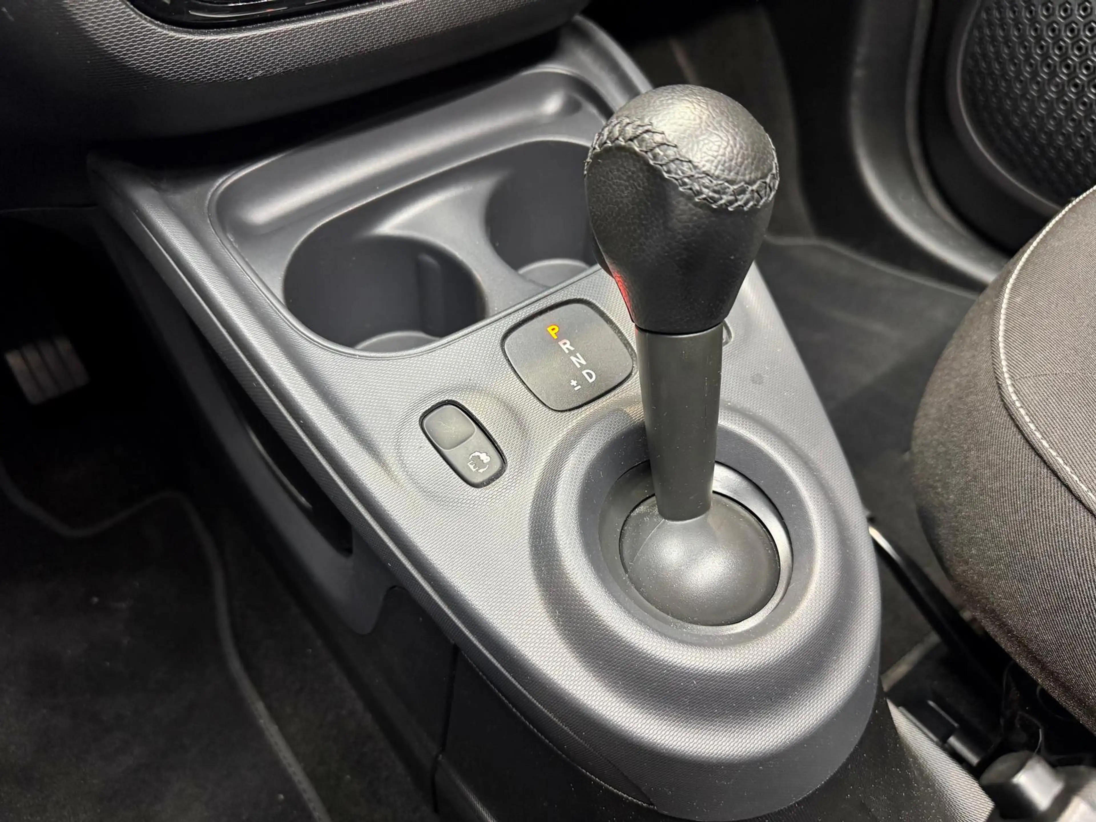 smart forFour 66 kW 0.9 Turbo KAT+PANO+KAMERA+NAVI+ — photo 28