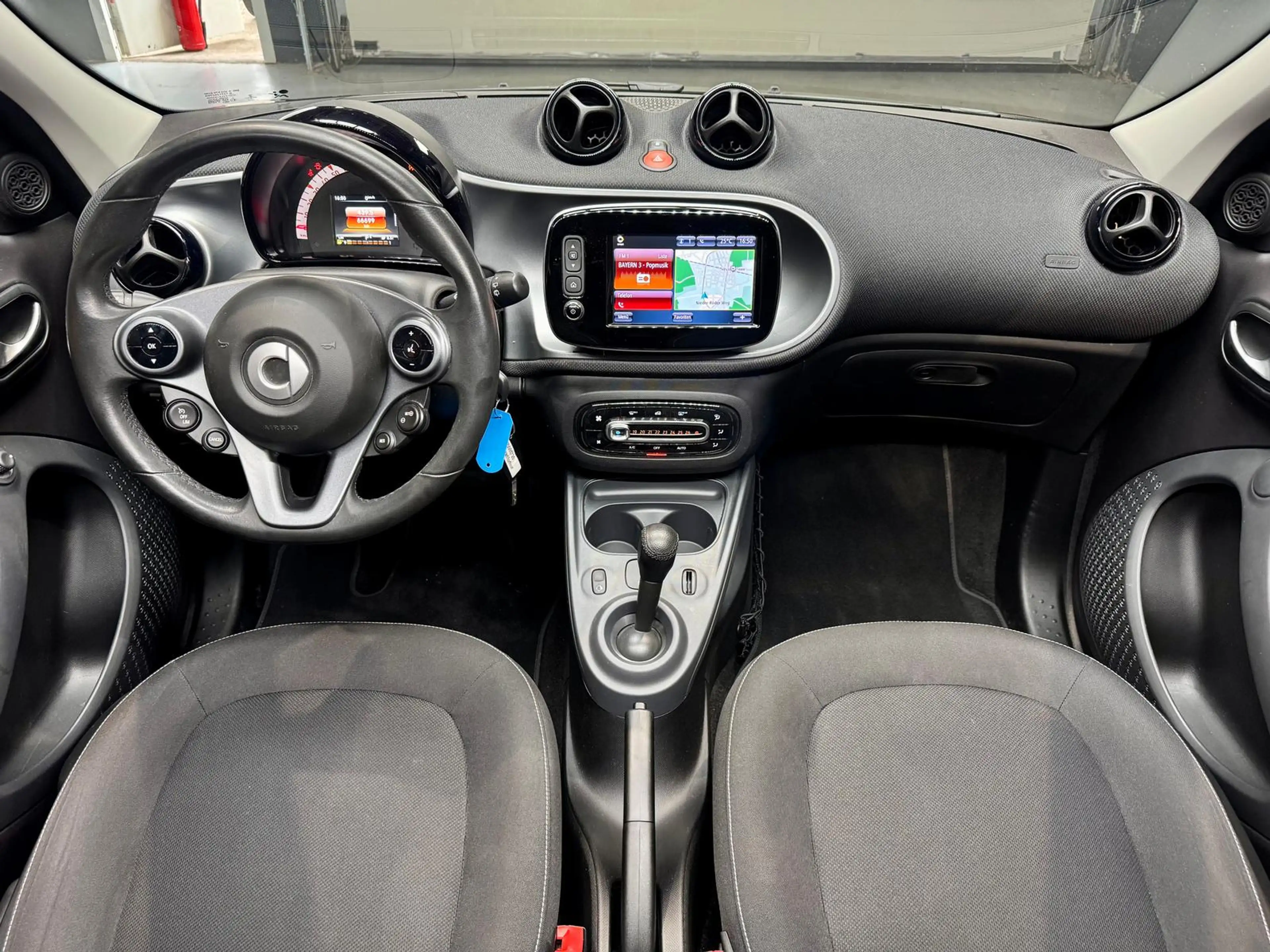 smart forFour 66 kW 0.9 Turbo KAT+PANO+KAMERA+NAVI+ — photo 2