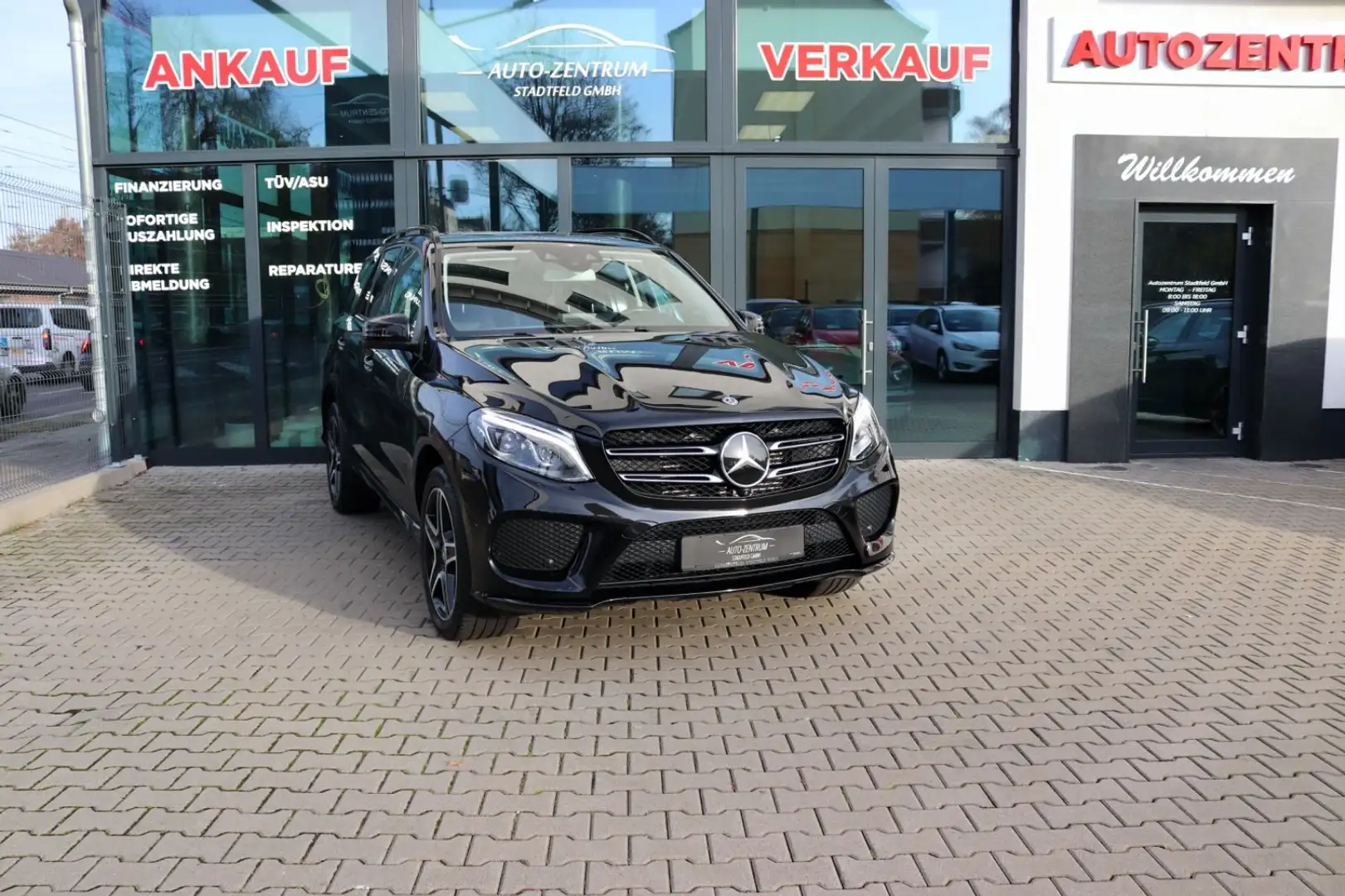 Mercedes-Benz GLE 350 d 4Matic AMG Night COMAND Pano SHZ Schwarz - 1