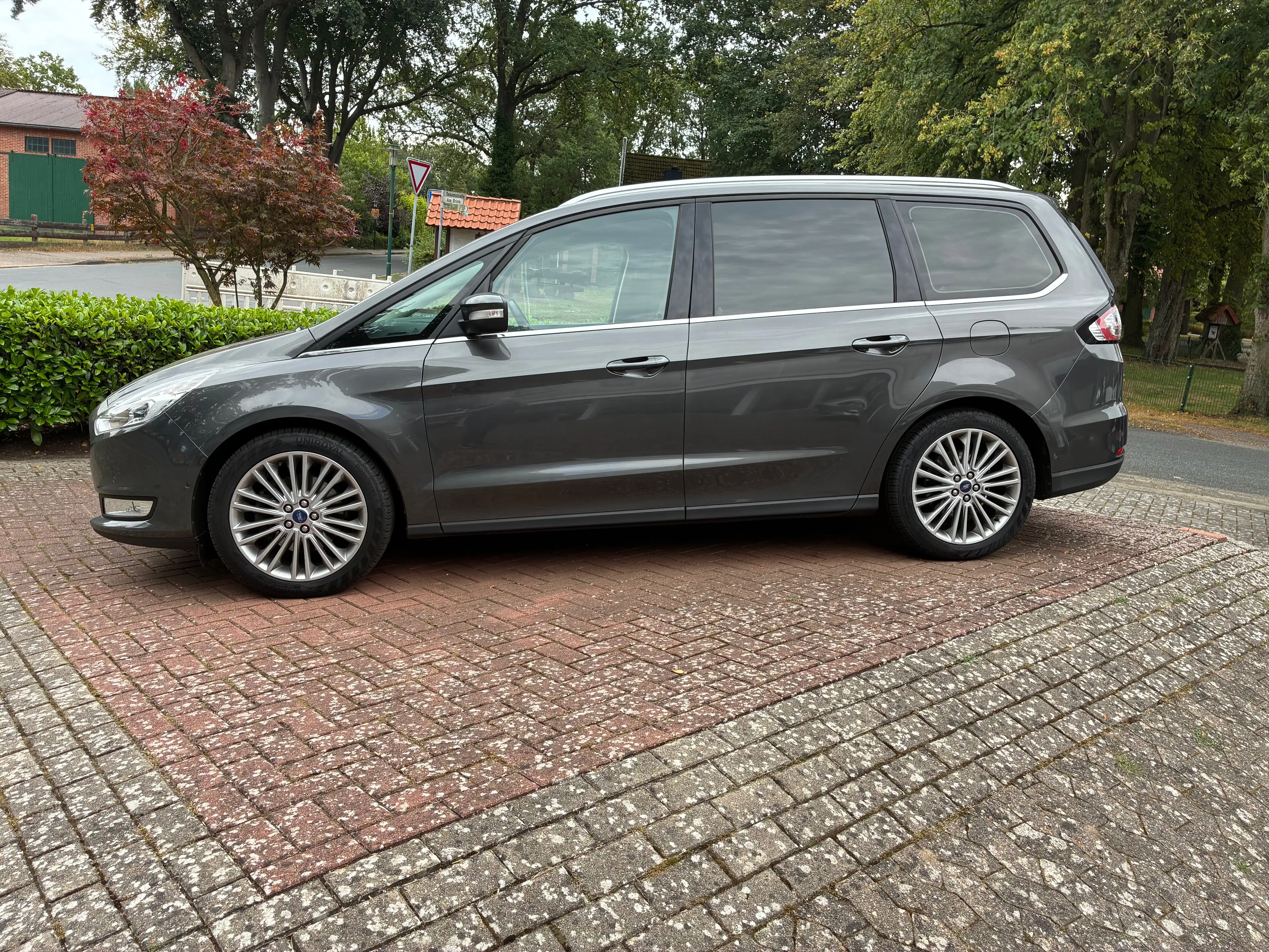 Ford Galaxy Titanium Automatik, AHK, Navi, e-Sitze — photo 4