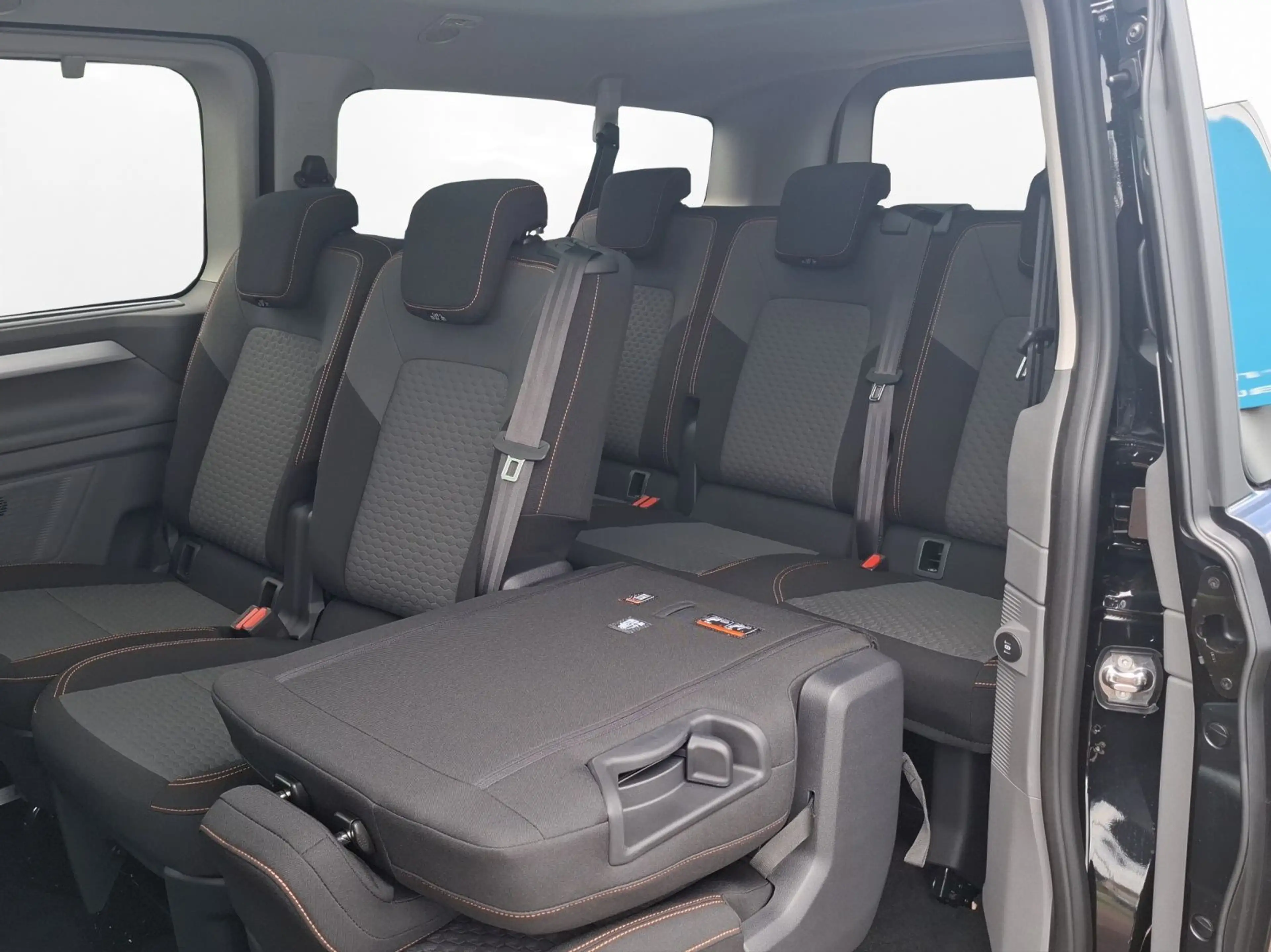 Volkswagen T7 Caravelle PanAmericana Lang 4Motion AHK Pano — photo 3