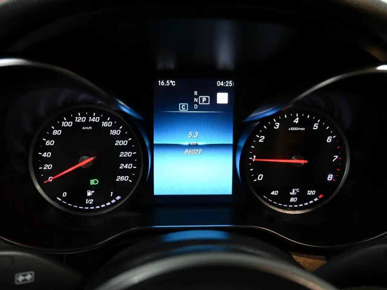 Mercedes-Benz GLC снимка Mercedes-Benz GLC