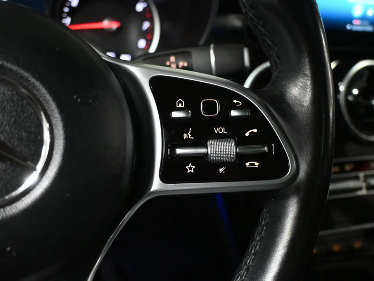Mercedes-Benz GLC снимка Mercedes-Benz GLC