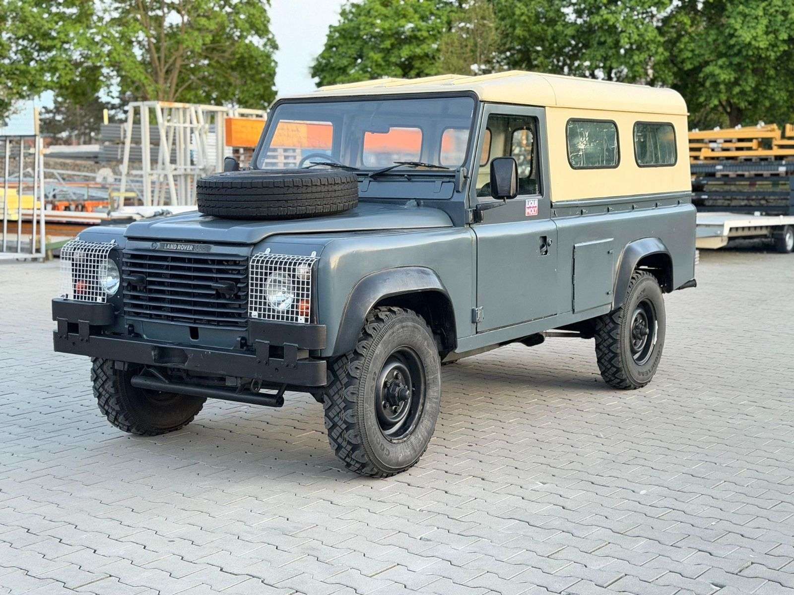Second hand Land Rover Defender 2.5