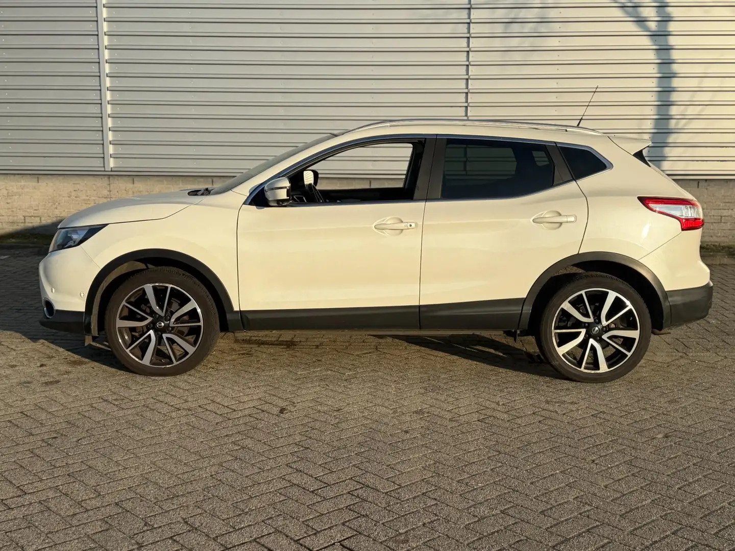 Nissan Qashqai 1.2 Tekna (INRUILKOOPJE) Blanc - 2