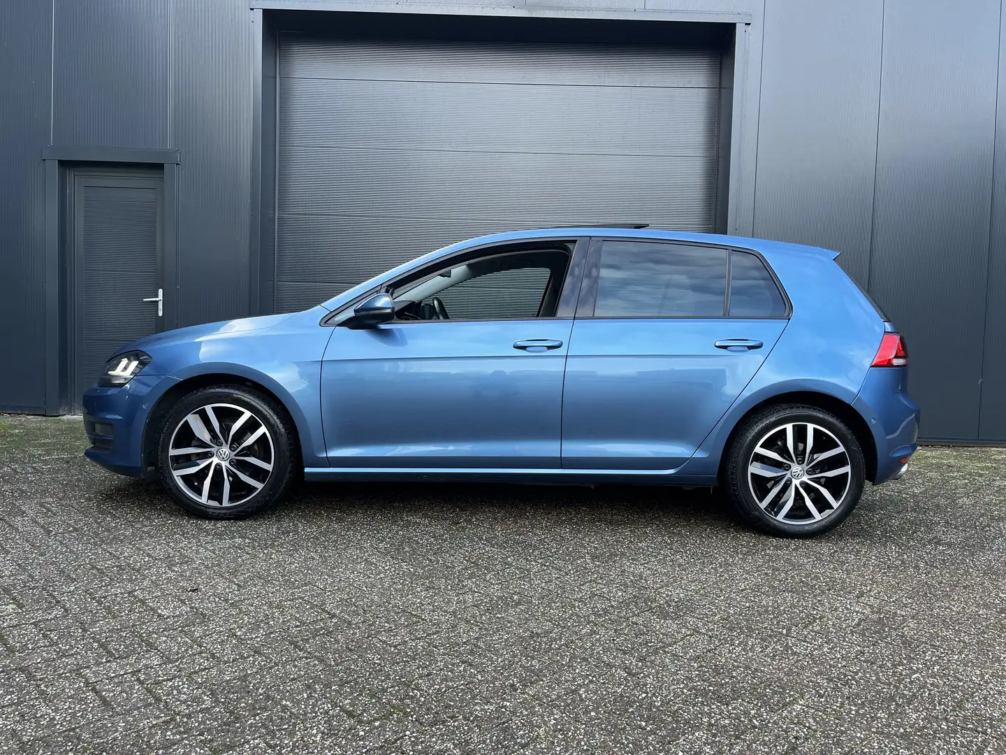 Volkswagen Golf 1.2 TSI Highline CUP edition Golf 7 met nieuwe APK Blauw - 2