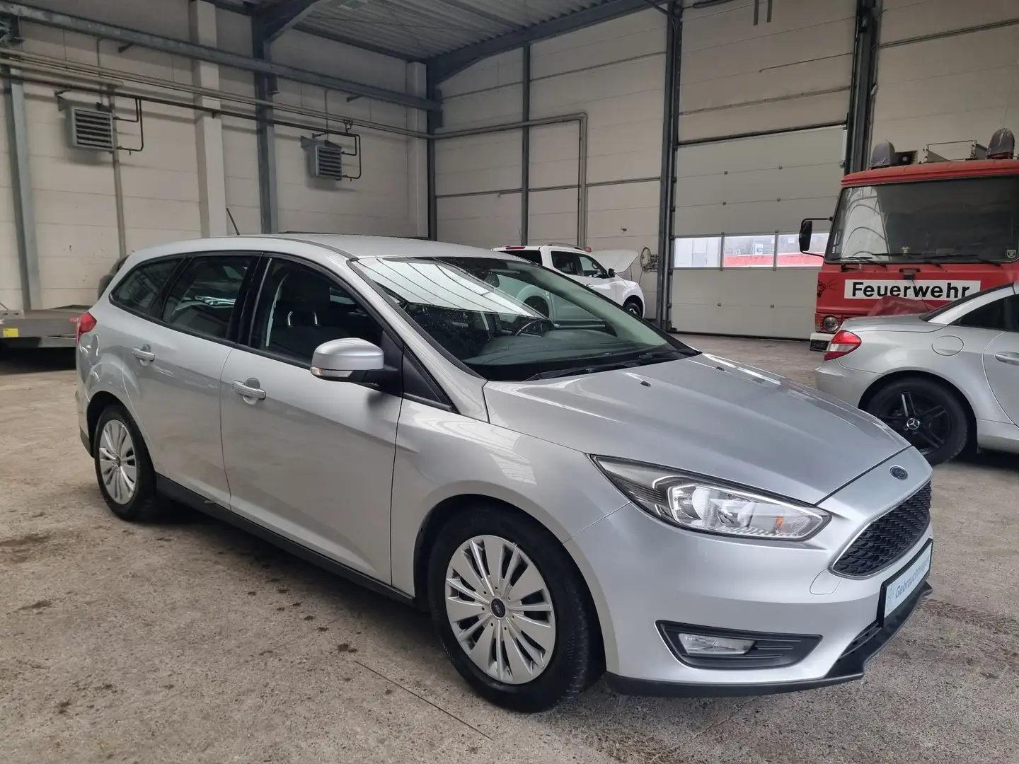 Ford Focus Turnier 2.0 TDCi Business"1.Hand"Navi"AHK... Silber - 2