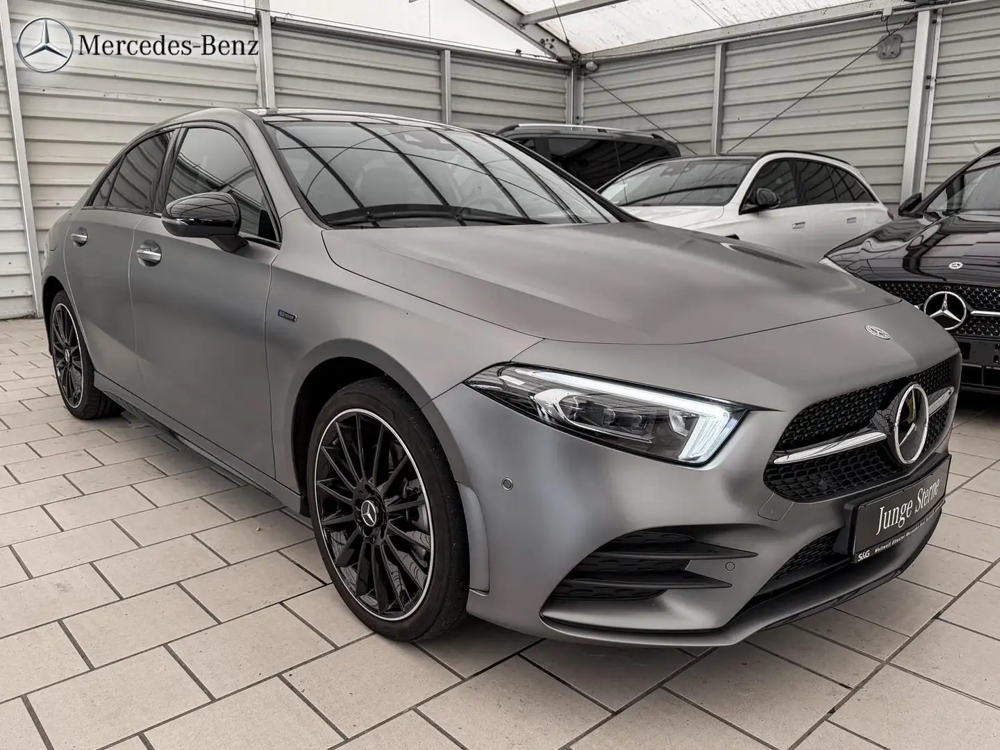 Mercedes-Benz A 250 e Limousine AMG Edition 2020 Night+Pano Grau - 2