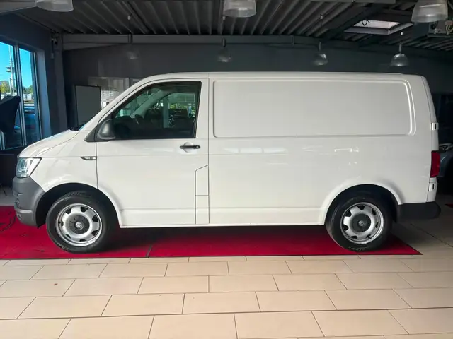 Volkswagen Transporter view 2