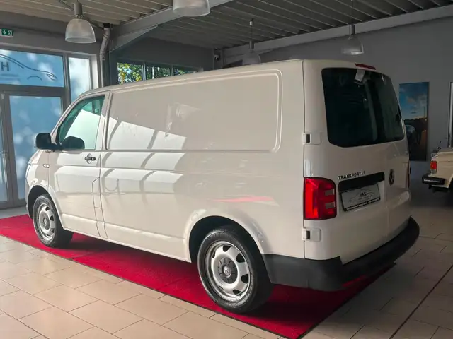 Volkswagen Transporter view 3